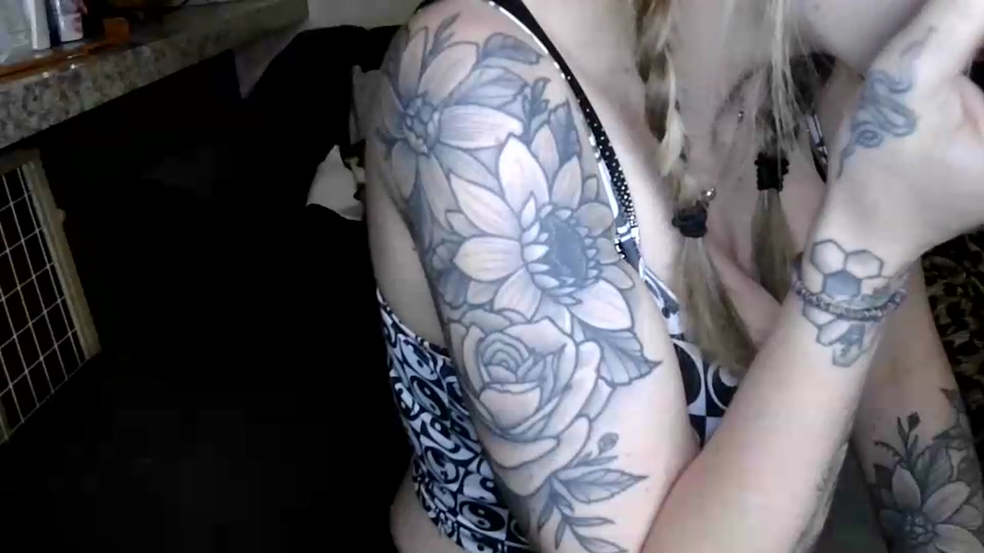 Gallery image thumbnail from Sofieyoungxxx's myfreecams stream on, 06/15/2026, 09:17 image 12 of 20