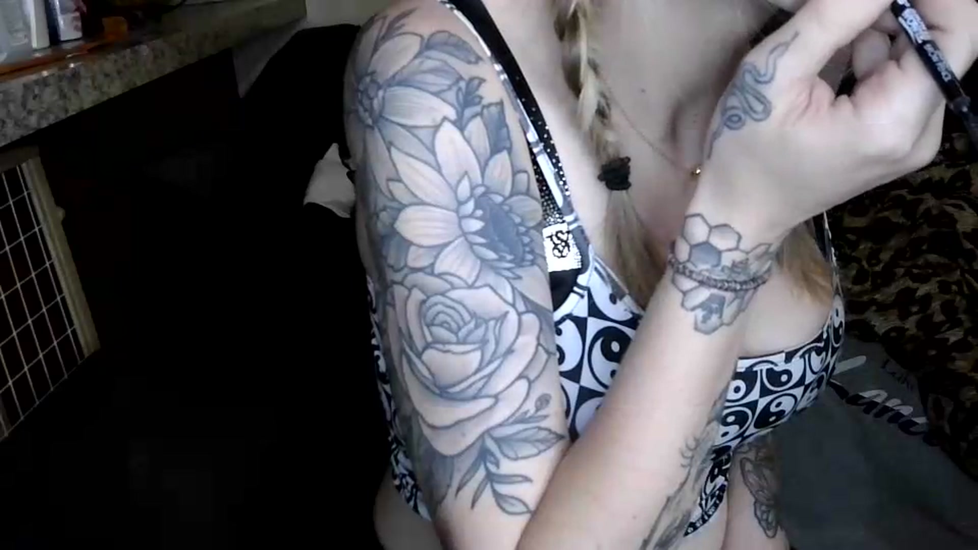 Gallery image thumbnail from Sofieyoungxxx's myfreecams stream on, 06/15/2026, 09:17 image 16 of 20