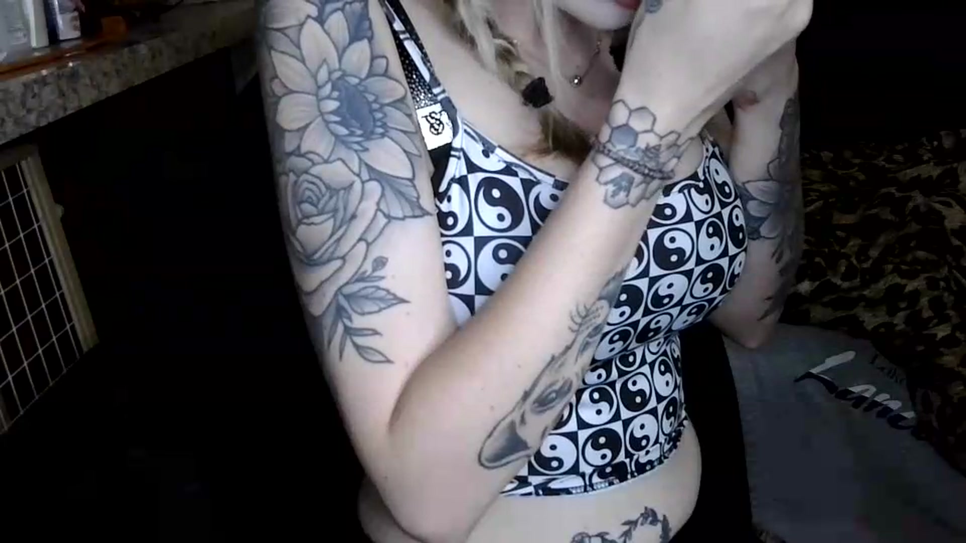 Gallery image thumbnail from Sofieyoungxxx's myfreecams stream on, 06/15/2026, 09:17 image 18 of 20