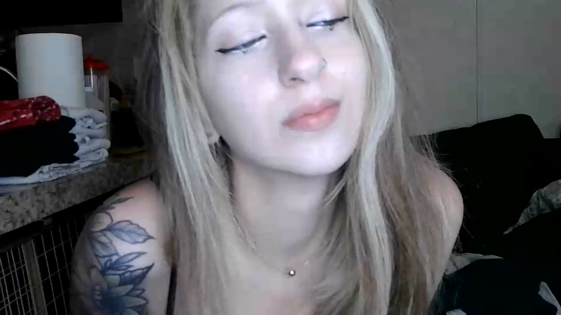 Gallery image thumbnail from Sofieyoungxxx's myfreecams stream on, 06/21/2026, 12:21 image 8 of 20