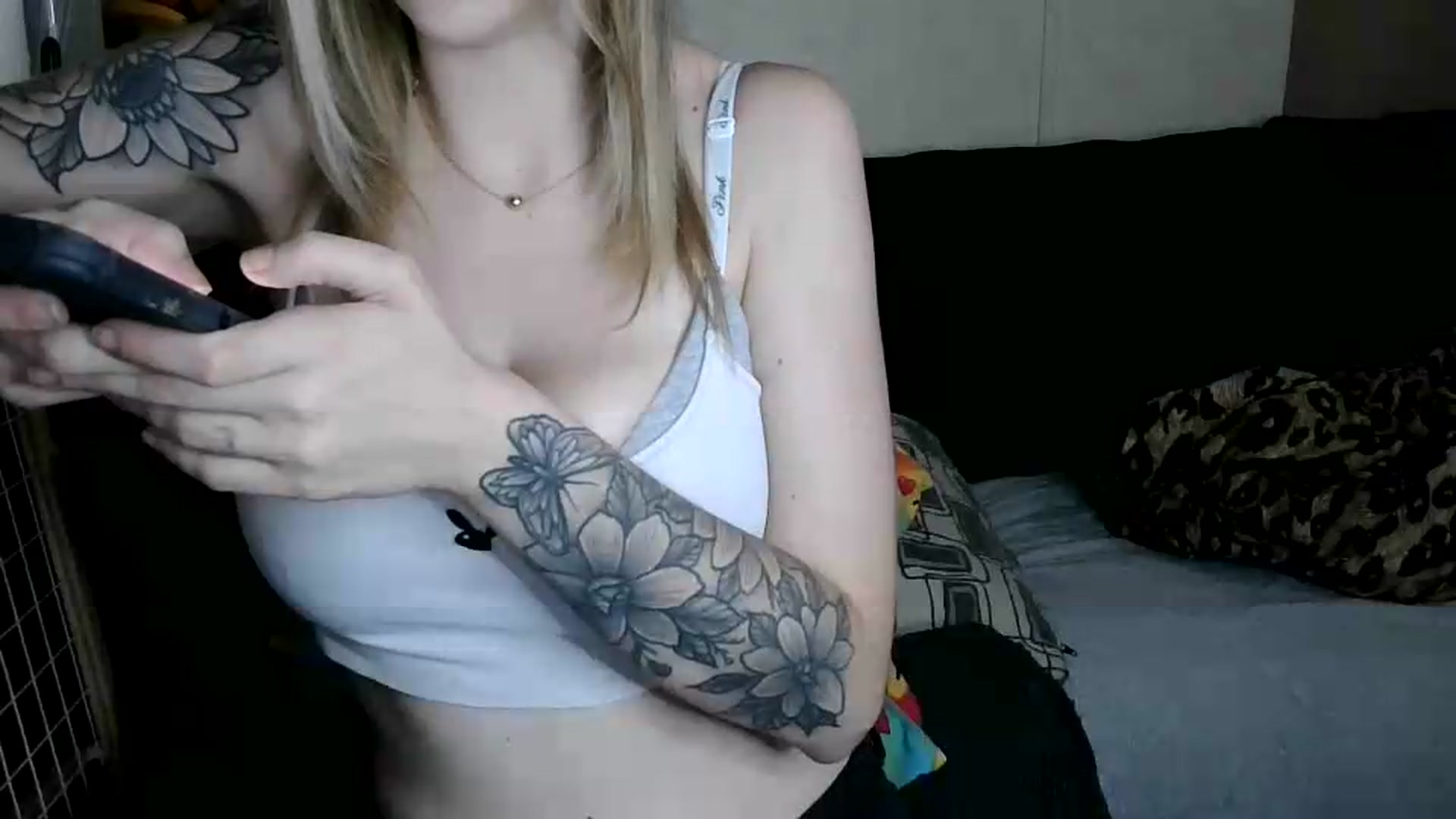 Gallery image thumbnail from Sofieyoungxxx's myfreecams stream on, 07/18/2026, 17:58 image 5 of 20