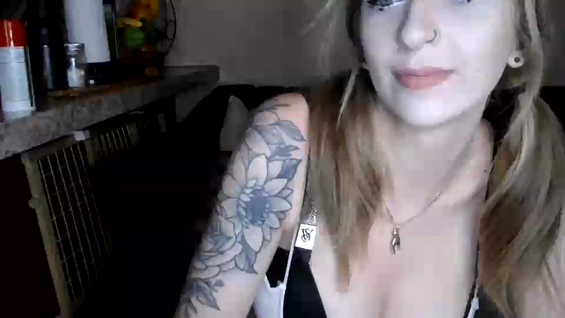 Gallery image thumbnail from Sofieyoungxxx's myfreecams stream on, 08/18/2026, 07:41 image 7 of 20