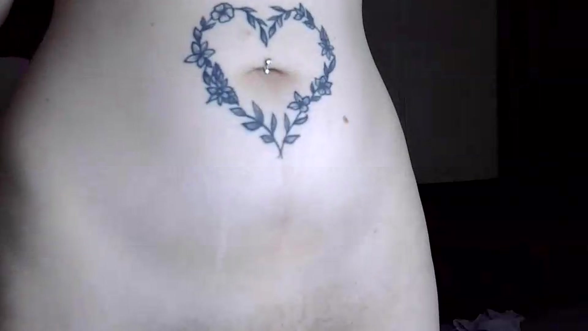 Gallery image thumbnail from Sofieyoungxxx's myfreecams stream on, 08/18/2026, 09:33 image 6 of 20
