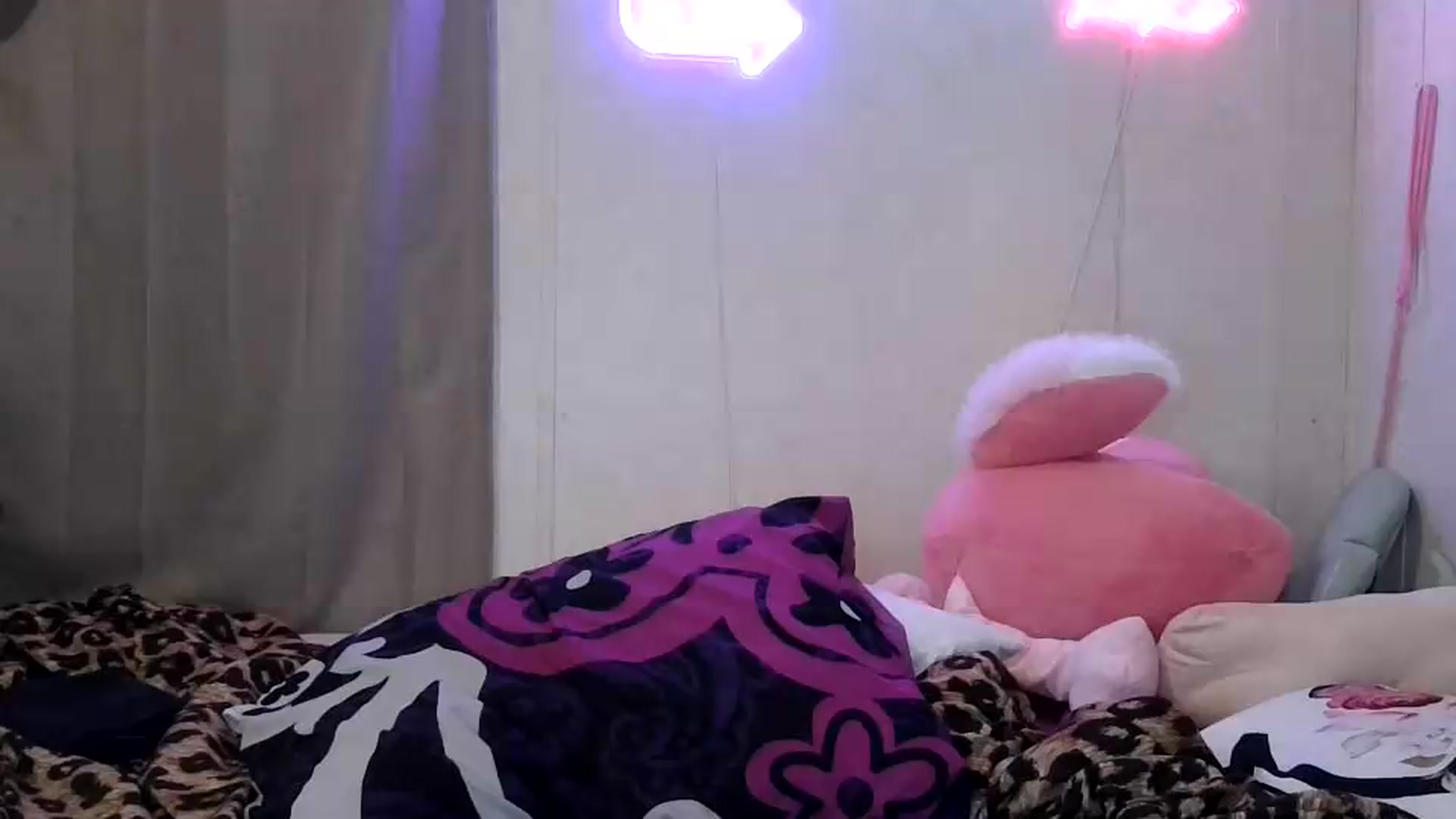 Gallery image thumbnail from Sofieyoungxxx's myfreecams stream on, 08/24/2026, 08:16 image 17 of 20