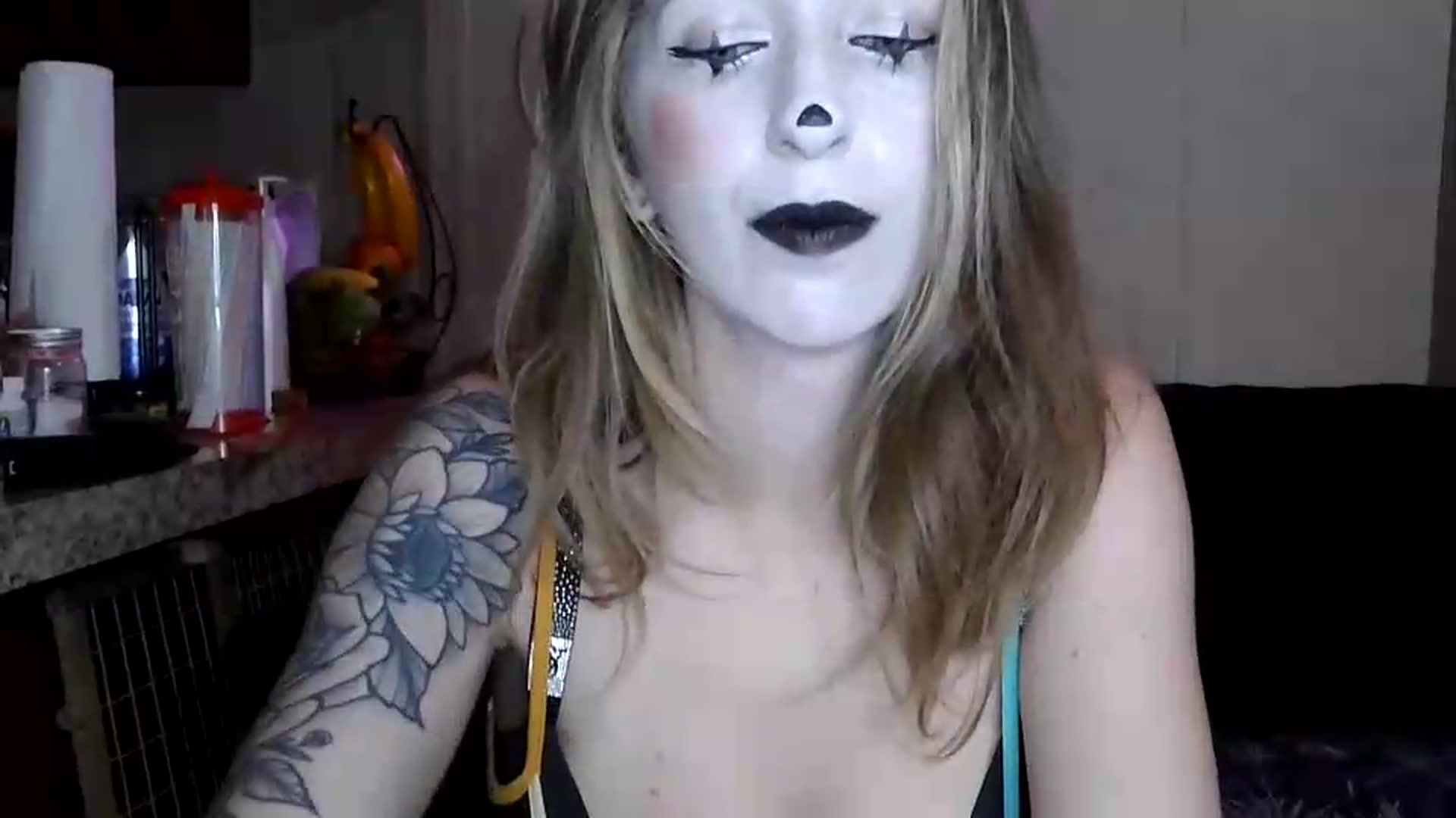 Gallery image thumbnail from Sofieyoungxxx's myfreecams stream on, 08/28/2026, 08:54 image 3 of 20