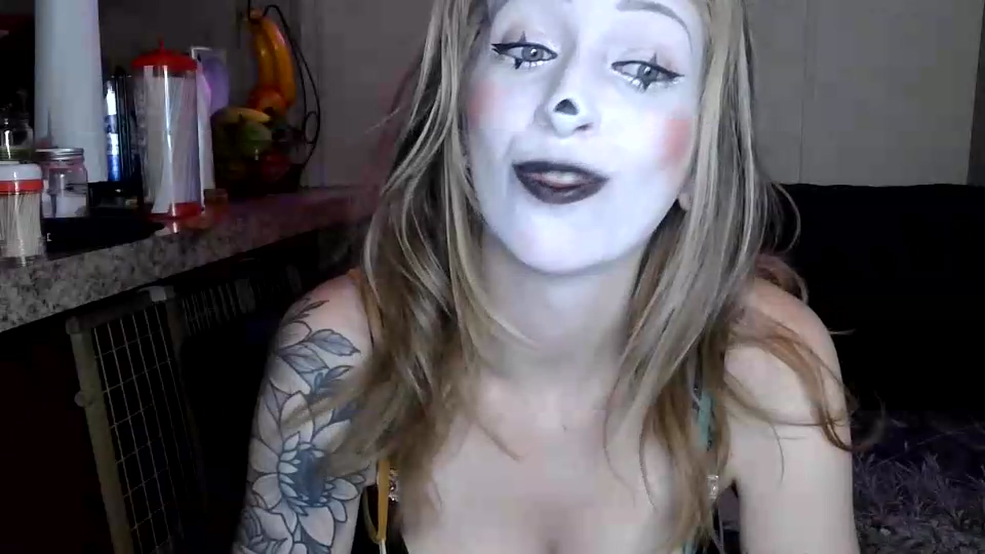 Gallery image thumbnail from Sofieyoungxxx's myfreecams stream on, 08/28/2026, 08:54 image 18 of 20