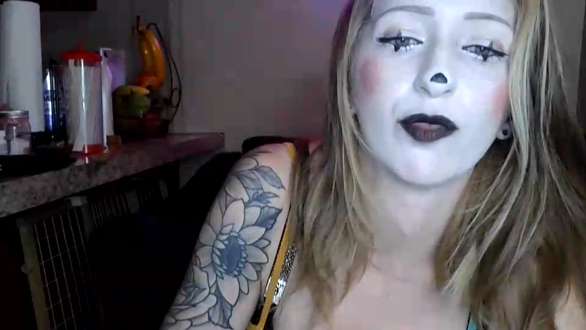 Gallery image thumbnail from Sofieyoungxxx's myfreecams stream on, 08/28/2026, 08:54 image 9 of 20