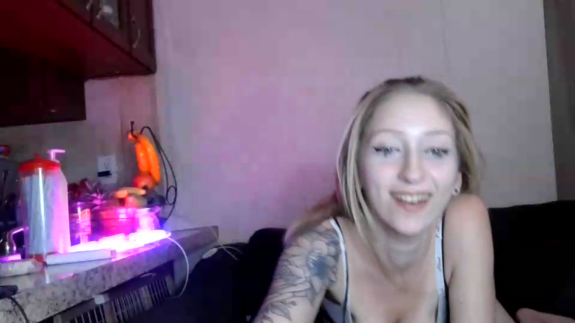 Gallery image thumbnail from Sofieyoungxxx's myfreecams stream on, 09/06/2026, 11:11 image 15 of 20