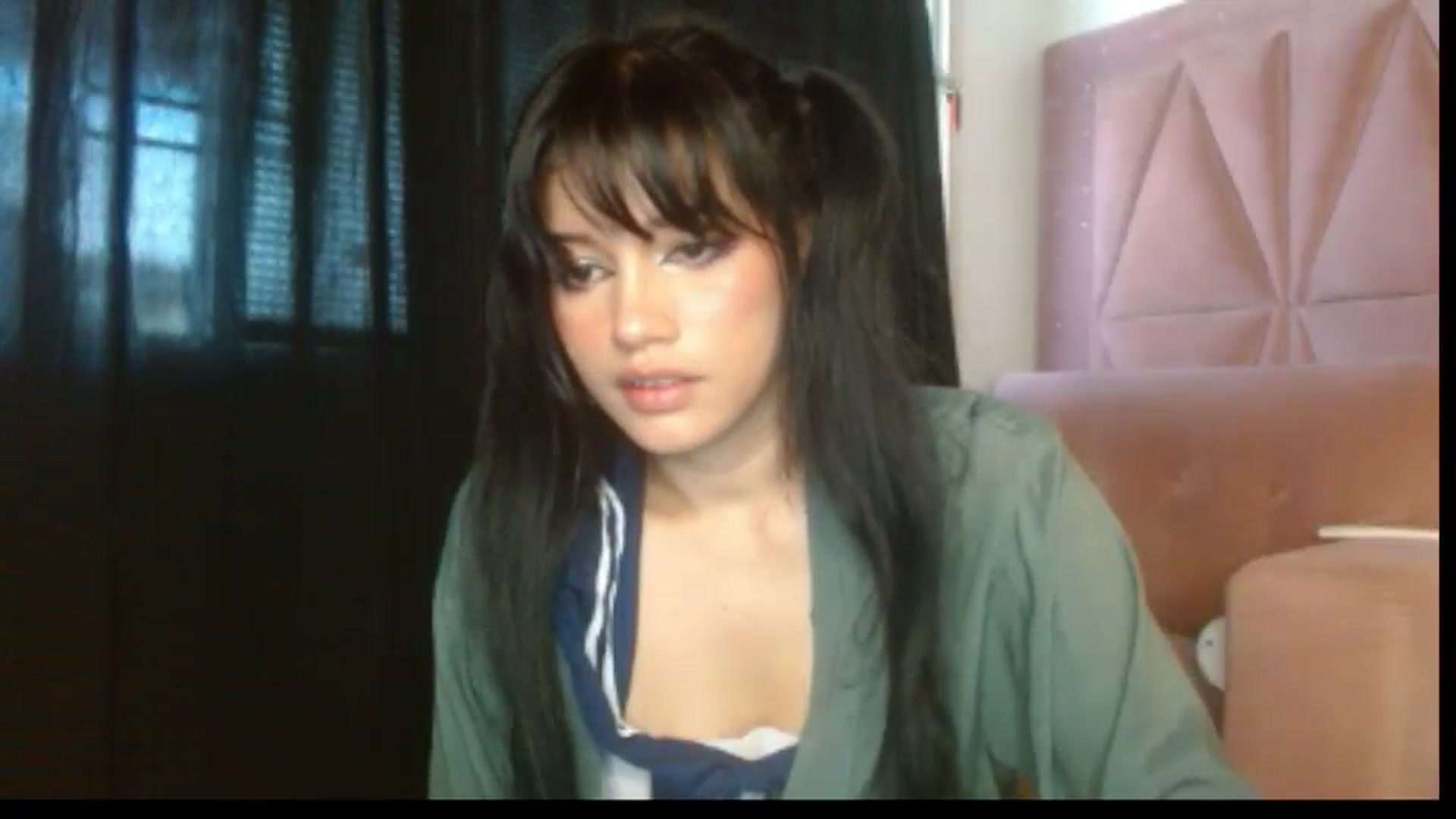Gallery image thumbnail from Sofii_cute's myfreecams stream on, 10/20/2024, 13:51 image 17 of 20