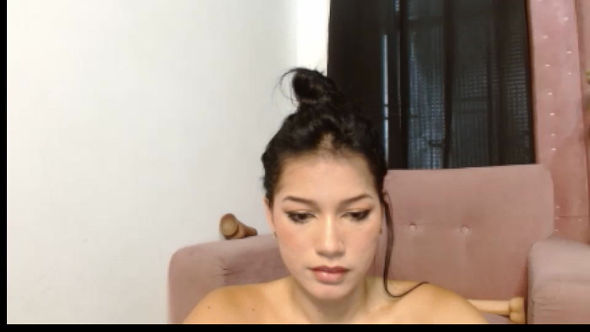 Gallery image thumbnail from Sofii_cute's myfreecams stream on, 11/18/2024, 12:24 image 1 of 20