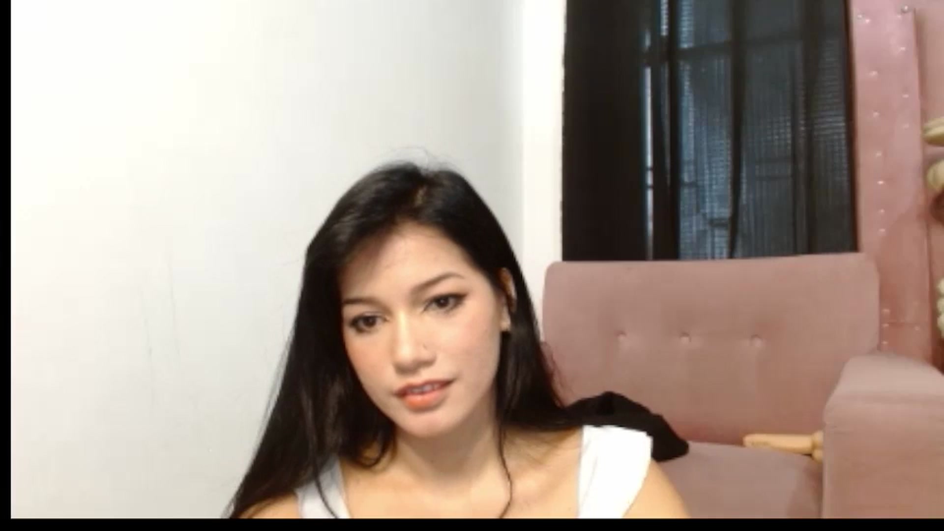 Gallery image thumbnail from Sofii_cute's myfreecams stream on, 11/18/2024, 12:24 image 17 of 20