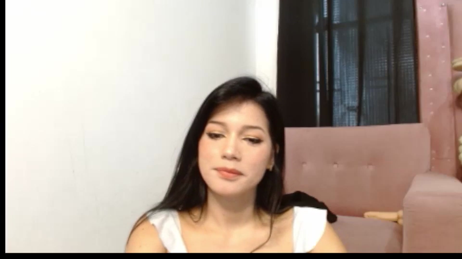 Gallery image thumbnail from Sofii_cute's myfreecams stream on, 11/18/2024, 12:24 image 18 of 20