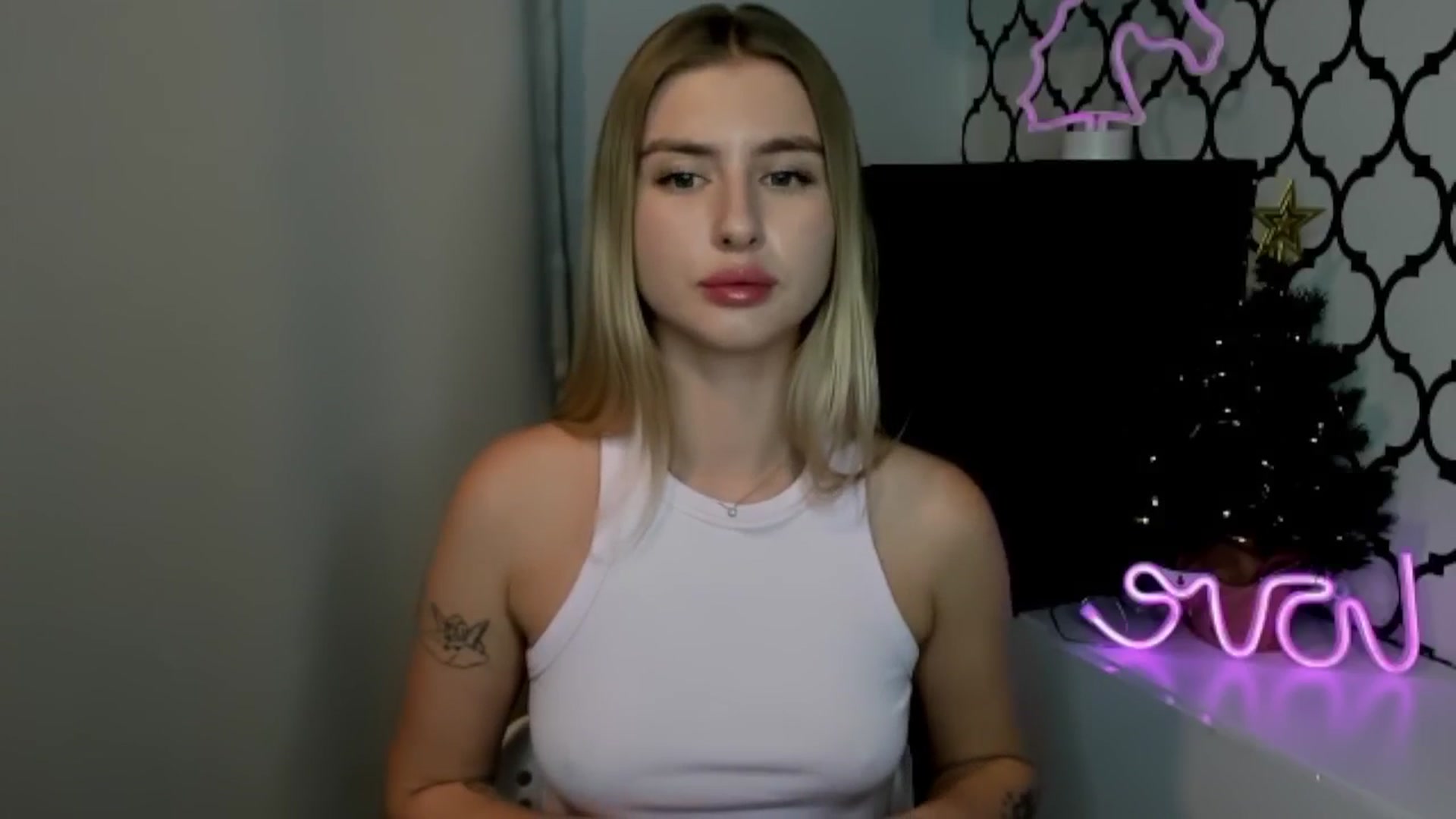 Gallery image thumbnail from Sofillee_m's myfreecams stream on, 12/25/2024, 20:06 image 5 of 20
