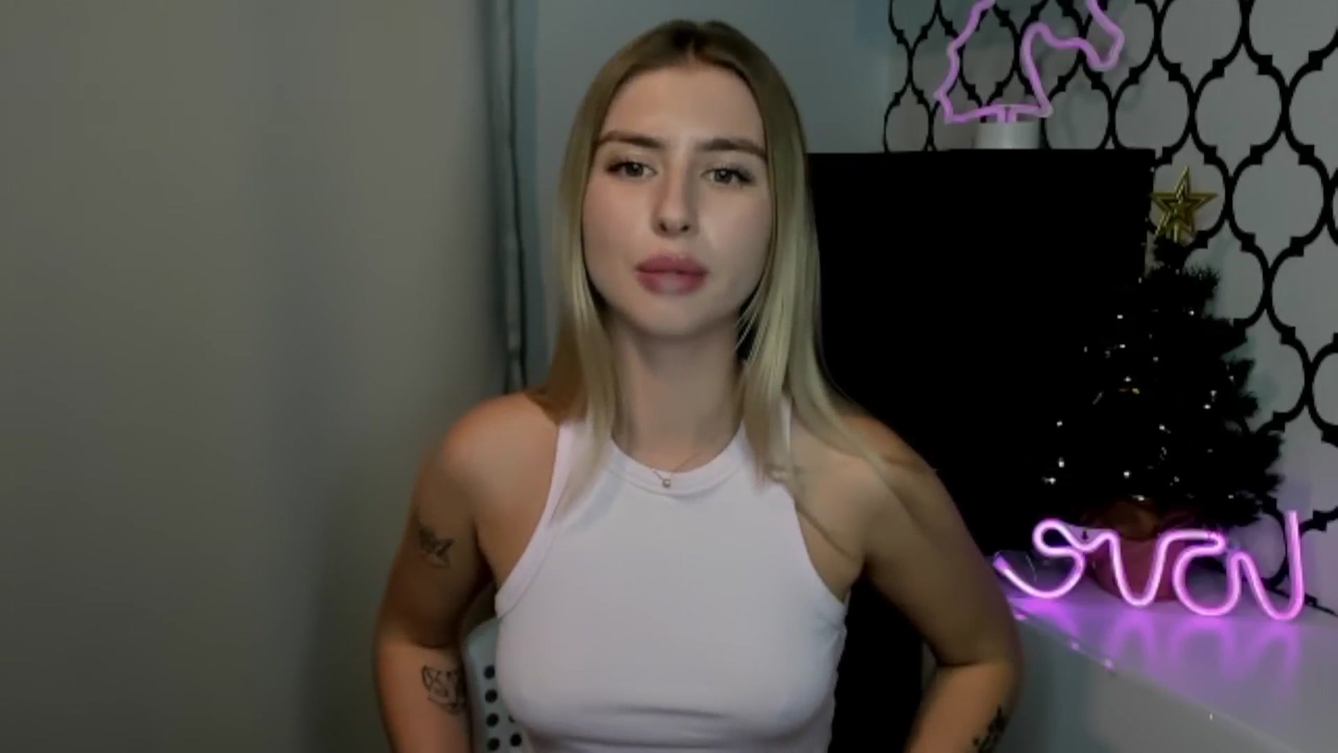 Gallery image thumbnail from Sofillee_m's myfreecams stream on, 12/25/2024, 20:06 image 9 of 20