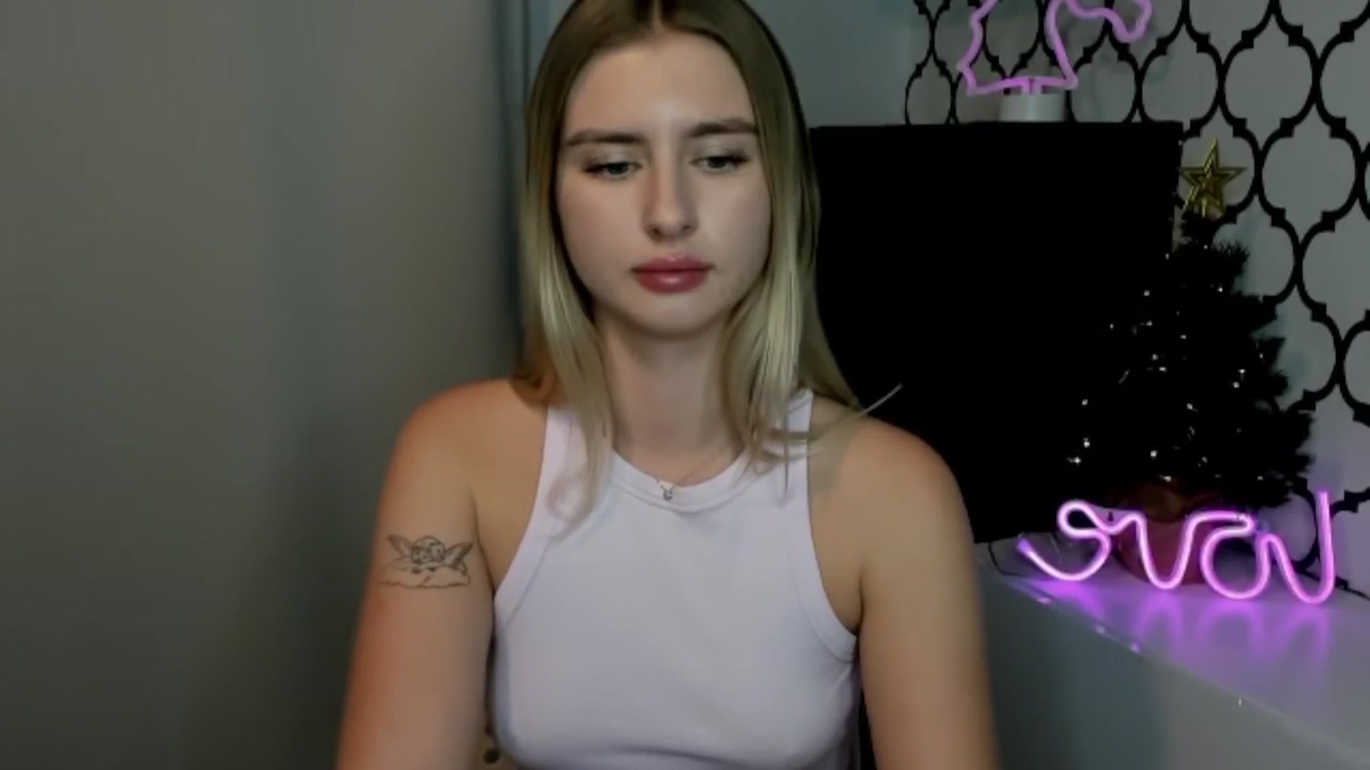 Gallery image thumbnail from Sofillee_m's myfreecams stream on, 12/25/2024, 20:06 image 4 of 20