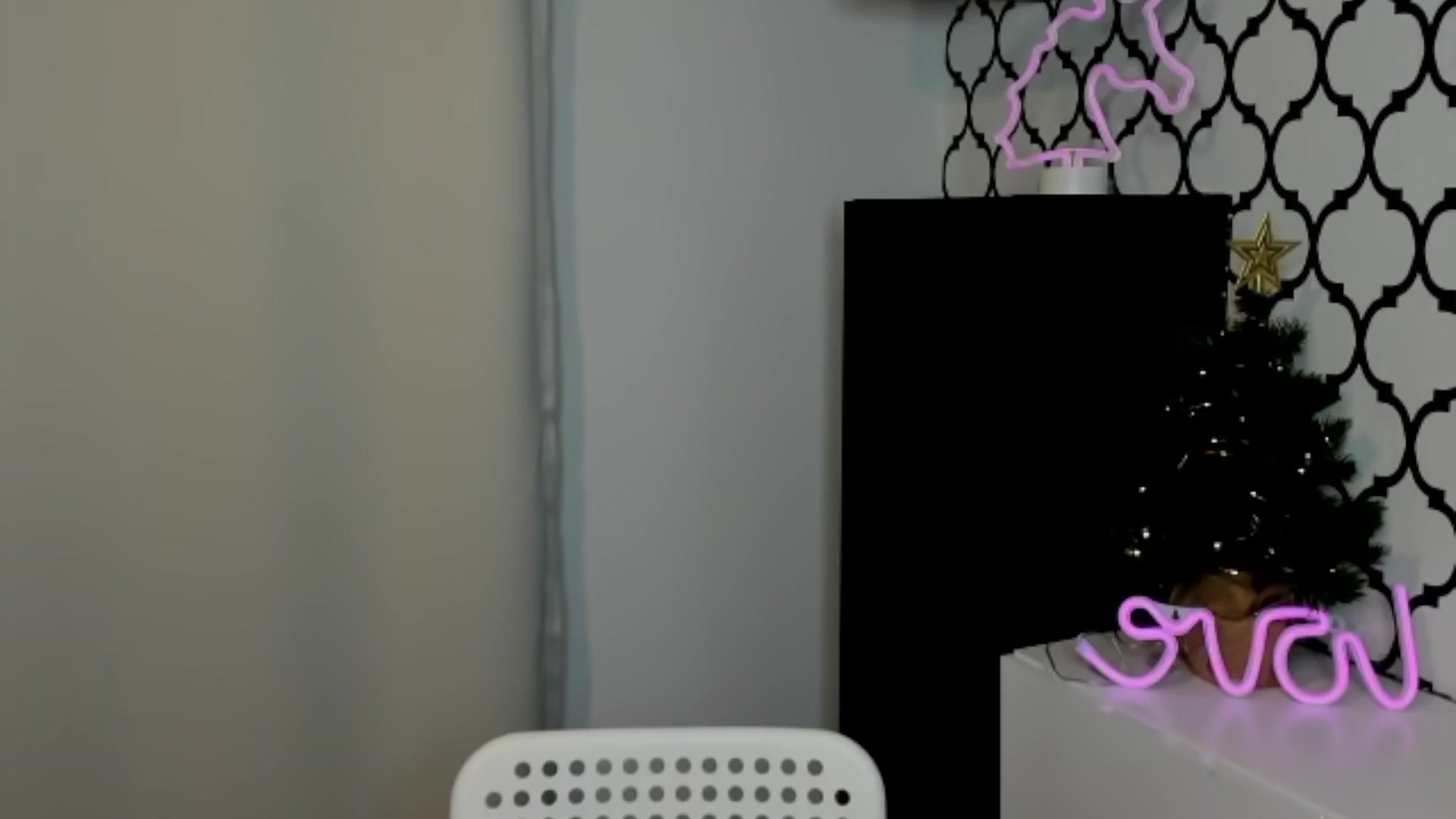 Gallery image thumbnail from Sofillee_m's myfreecams stream on, 12/25/2024, 21:04 image 16 of 20