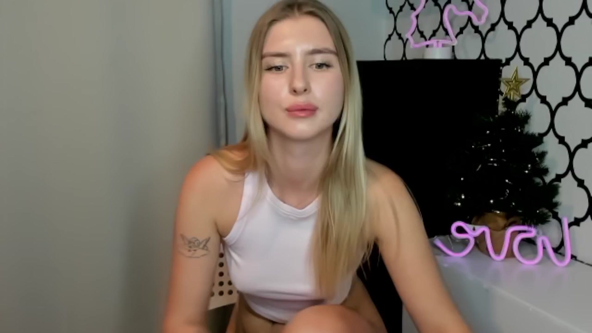 Gallery image thumbnail from Sofillee_m's myfreecams stream on, 12/25/2024, 22:38 image 1 of 20