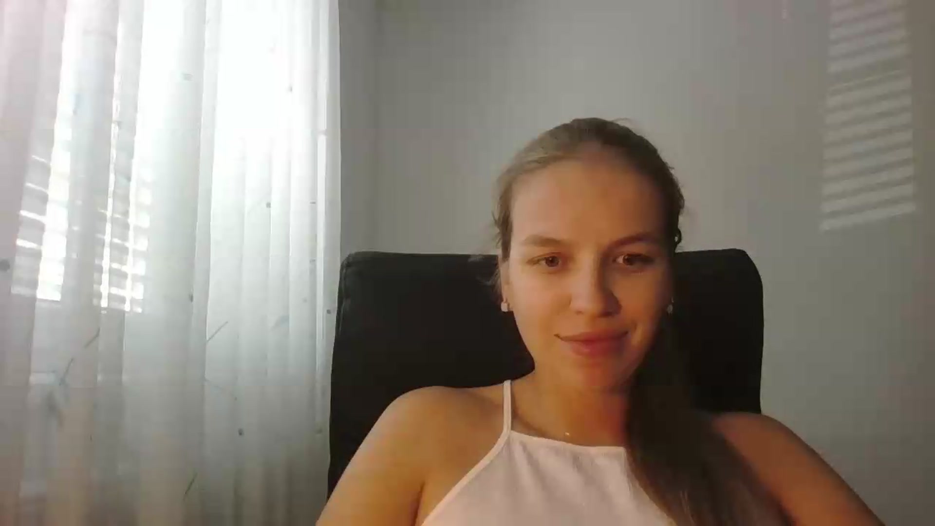 Gallery image thumbnail from Sofinka354's myfreecams stream on, 06/11/2026, 09:55 image 5 of 20