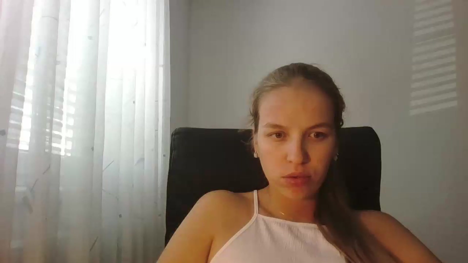 Gallery image thumbnail from Sofinka354's myfreecams stream on, 06/11/2026, 09:55 image 4 of 20