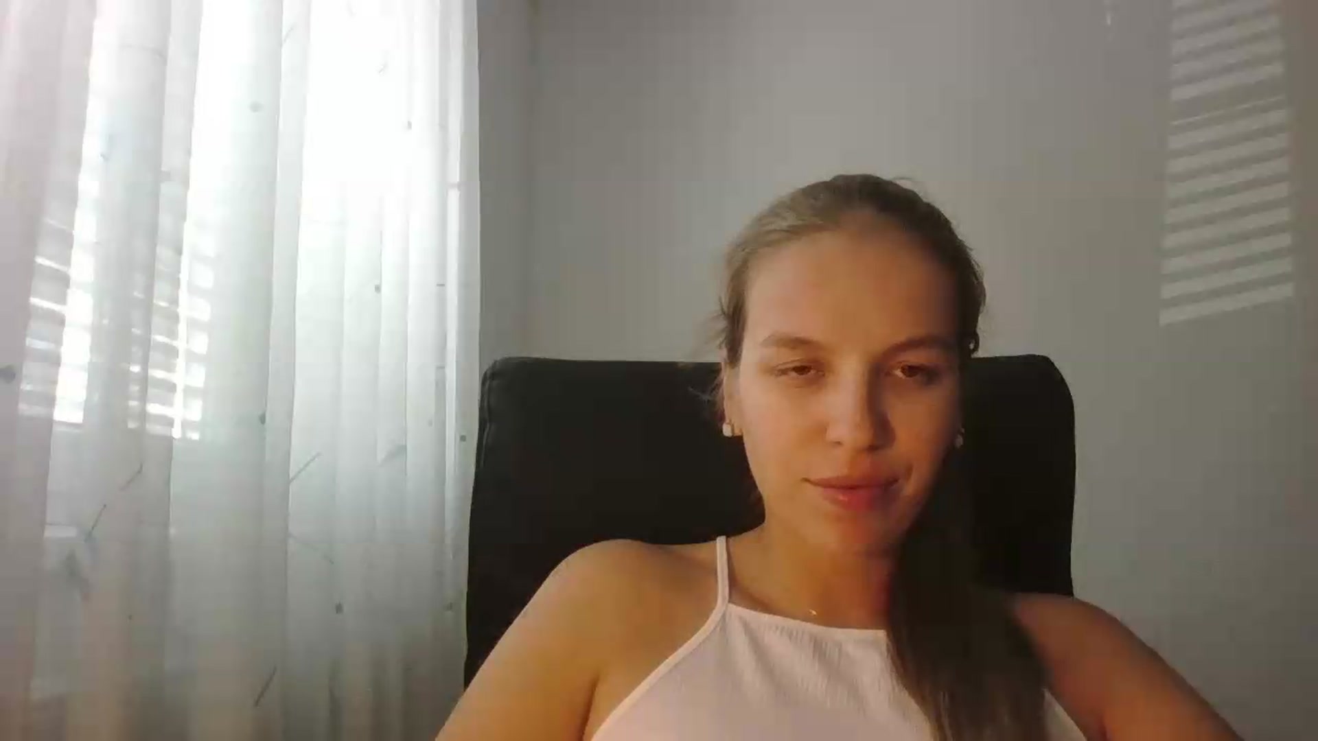 Gallery image thumbnail from Sofinka354's myfreecams stream on, 06/11/2026, 09:55 image 6 of 20