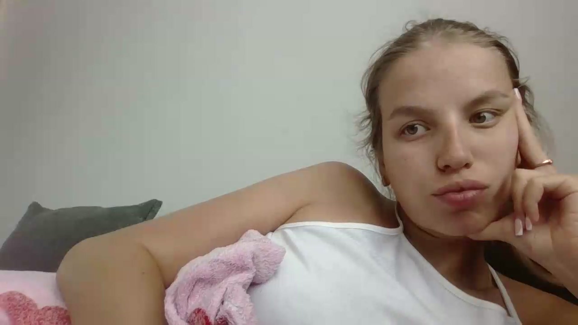 Gallery image thumbnail from Sofinka354's myfreecams stream on, 06/11/2026, 13:17 image 15 of 20