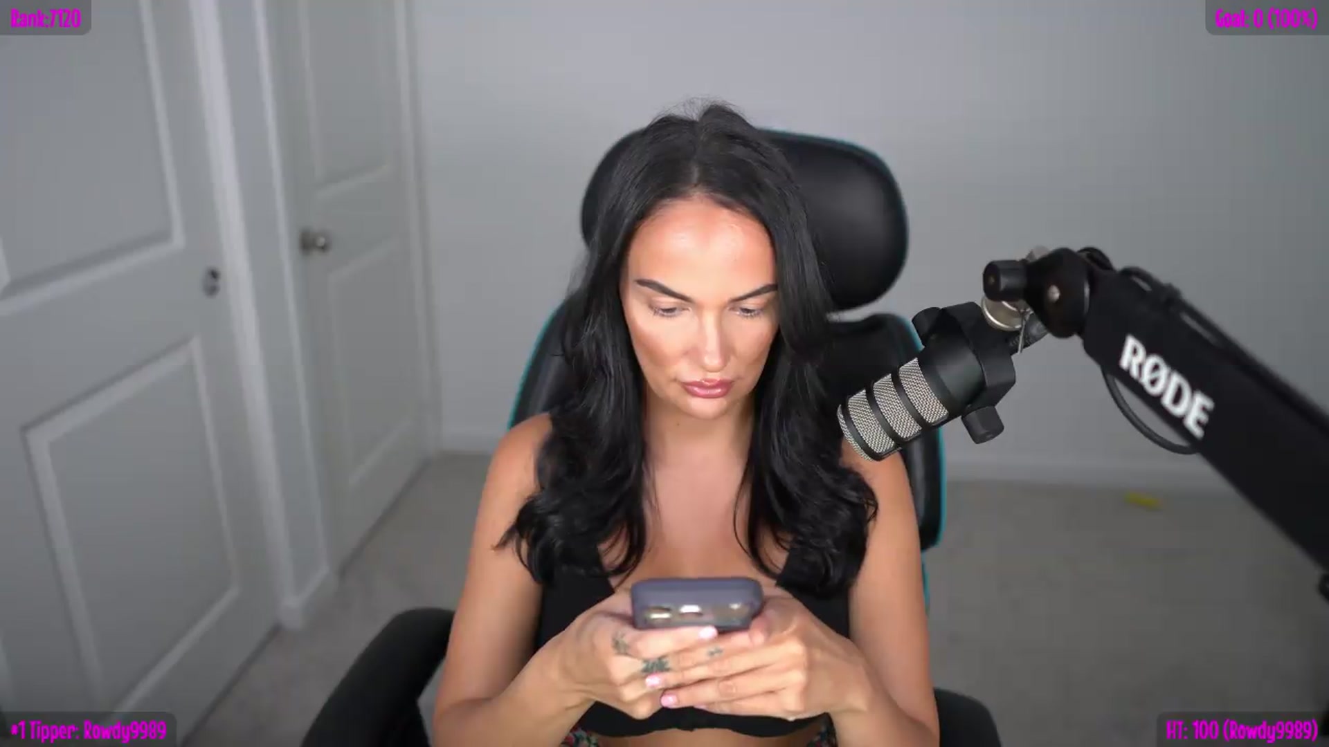 Gallery image thumbnail from Sofiryanxoxo's myfreecams stream on, 04/26/2026, 24:41 image 16 of 20