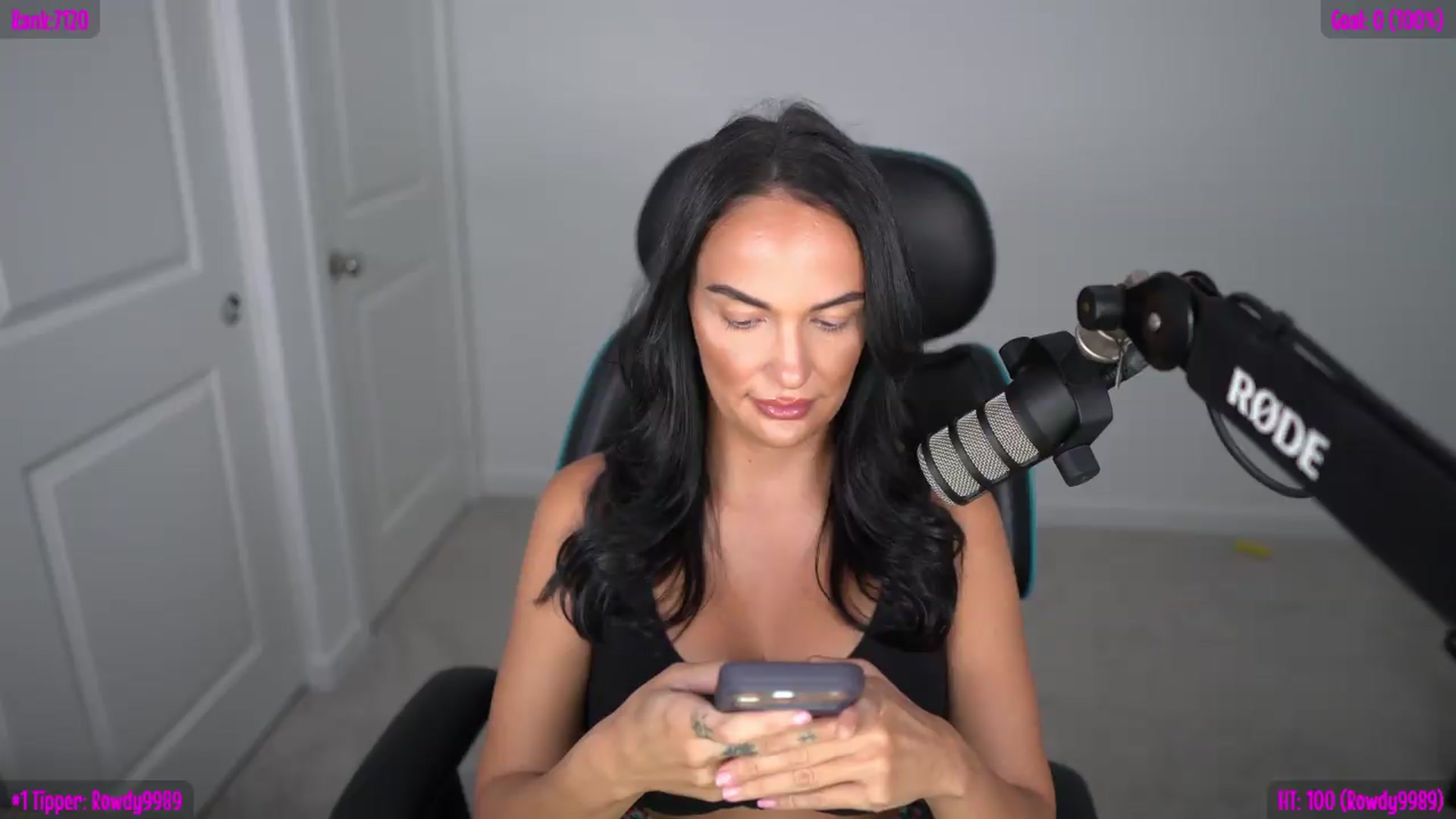 Gallery image thumbnail from Sofiryanxoxo's myfreecams stream on, 04/26/2026, 24:41 image 15 of 20