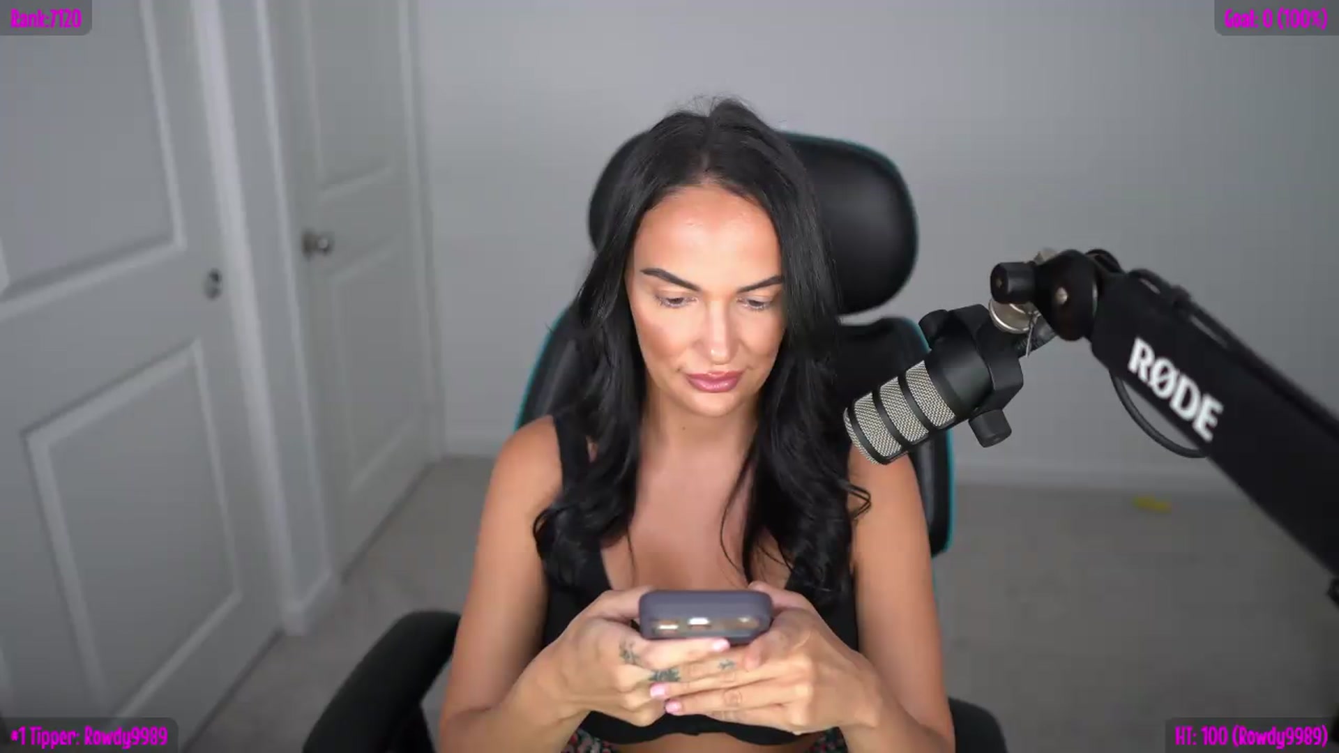 Gallery image thumbnail from Sofiryanxoxo's myfreecams stream on, 04/26/2026, 24:41 image 14 of 20