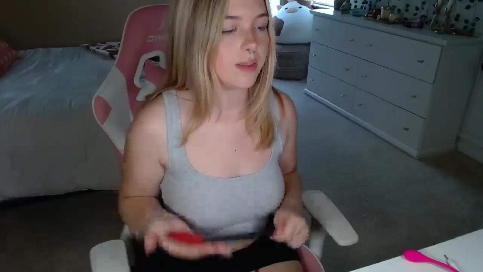 Gallery image thumbnail from Soflysophie's myfreecams stream on, 08/13/2025, 13:46 image 3 of 20
