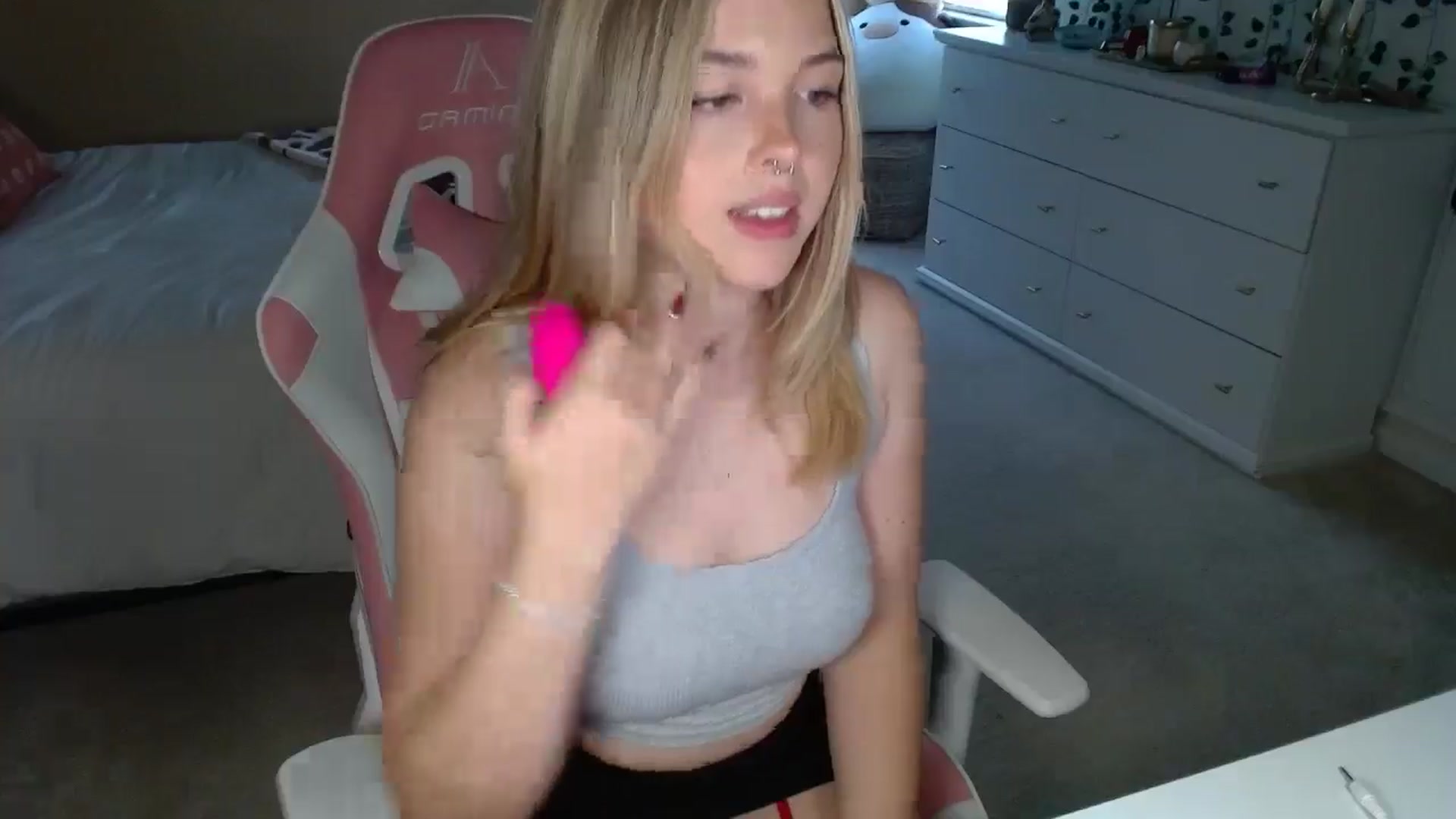 Gallery image thumbnail from Soflysophie's myfreecams stream on, 08/13/2025, 13:46 image 6 of 20
