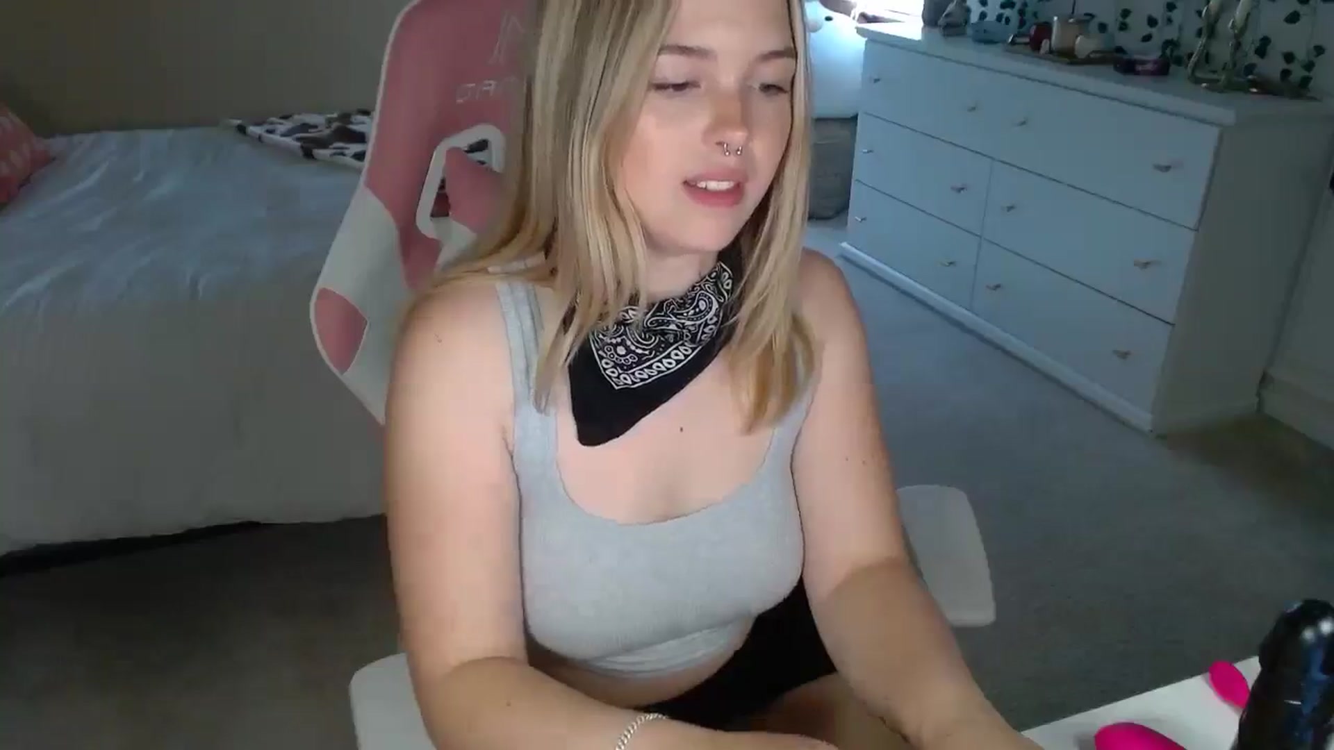 Gallery image thumbnail from Soflysophie's myfreecams stream on, 08/13/2025, 14:44 image 4 of 20