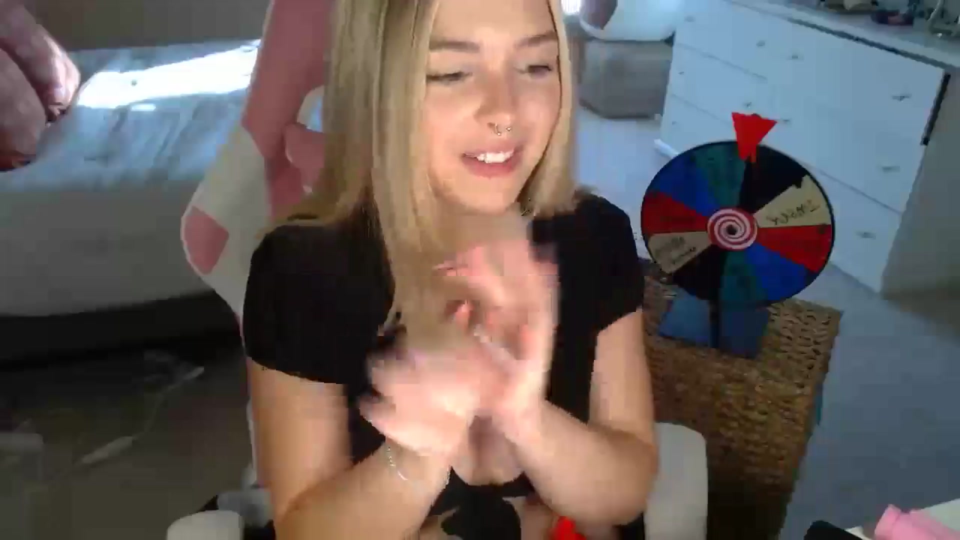 Gallery image thumbnail from Soflysophie's myfreecams stream on, 08/15/2025, 13:41 image 20 of 20