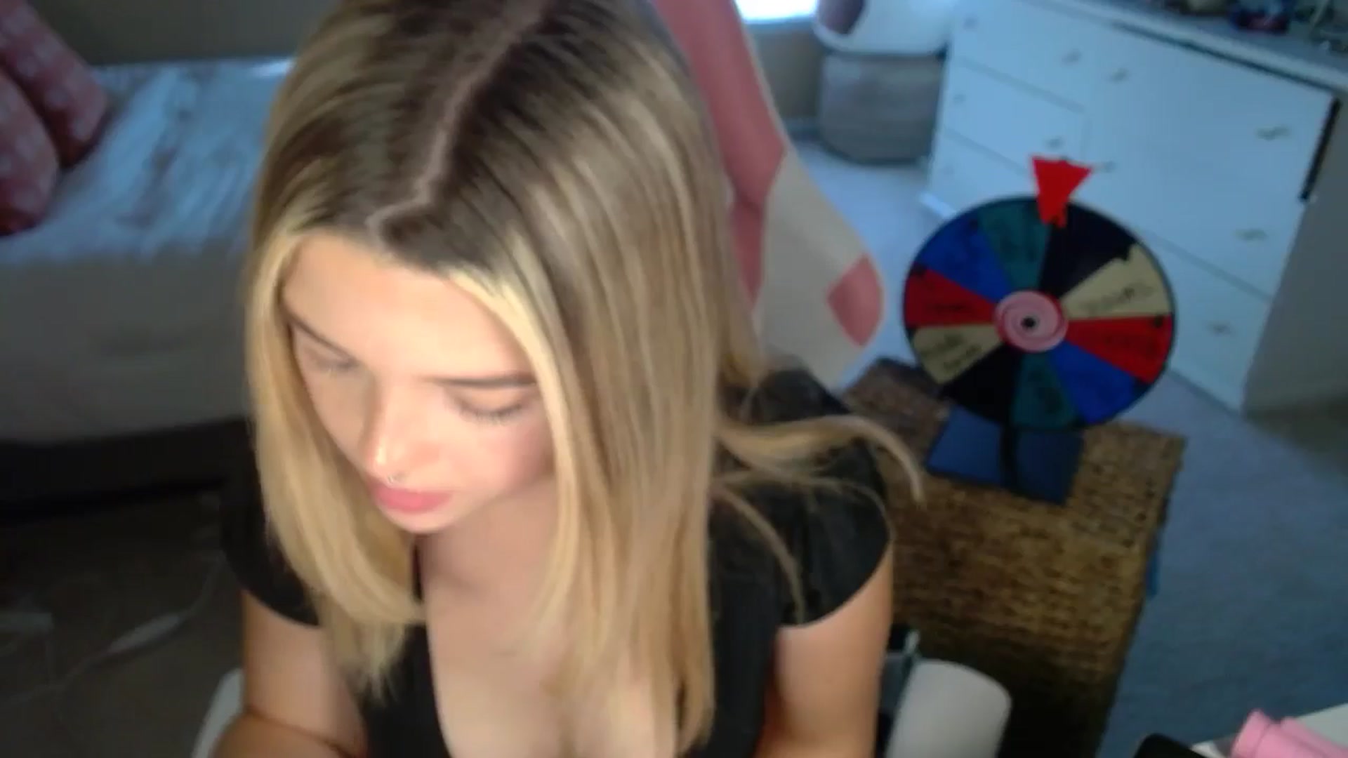 Gallery image thumbnail from Soflysophie's myfreecams stream on, 08/15/2025, 14:17 image 14 of 20