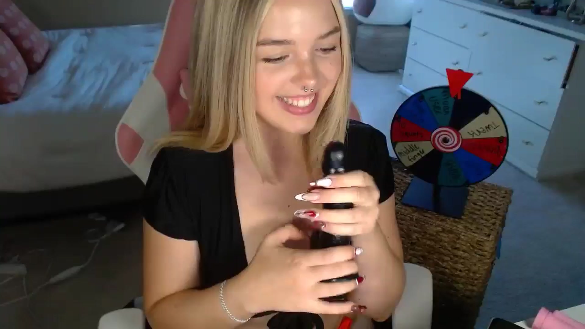 Gallery image thumbnail from Soflysophie's myfreecams stream on, 08/15/2025, 14:17 image 19 of 20