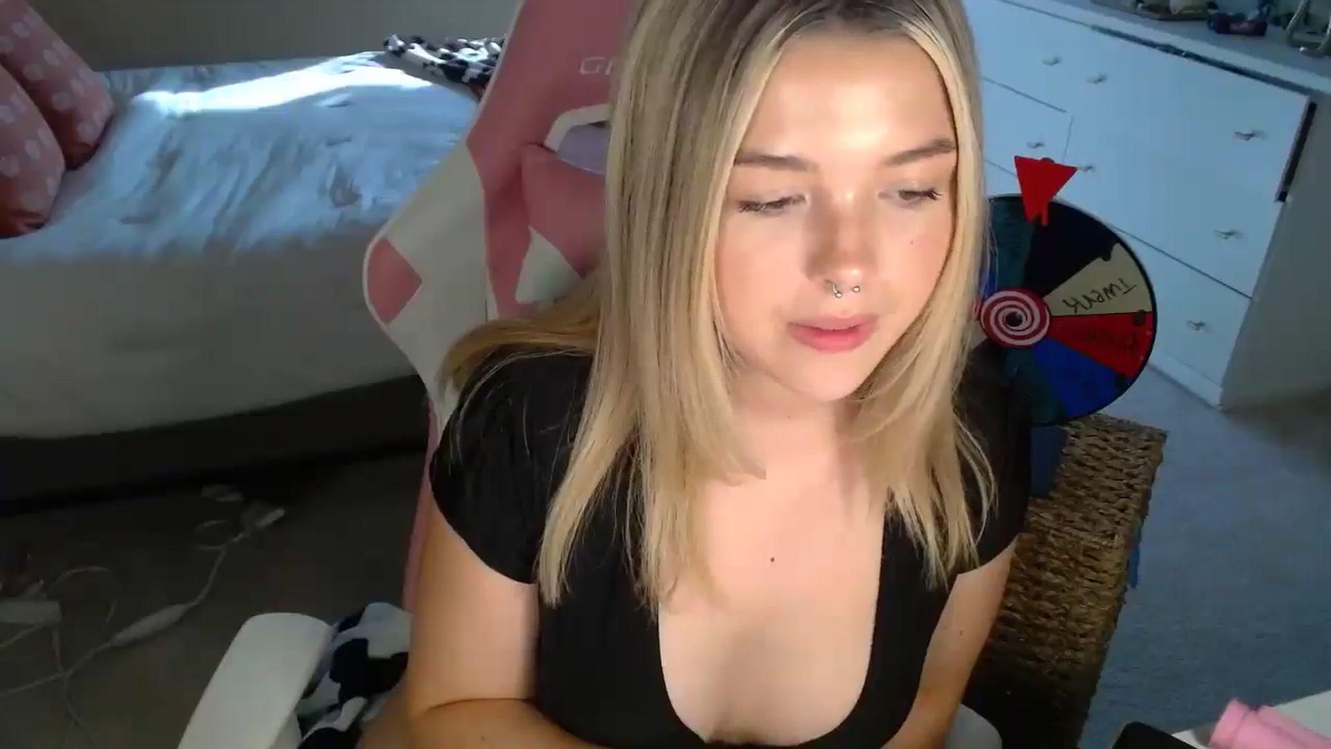 Gallery image thumbnail from Soflysophie's myfreecams stream on, 08/15/2025, 14:17 image 2 of 20