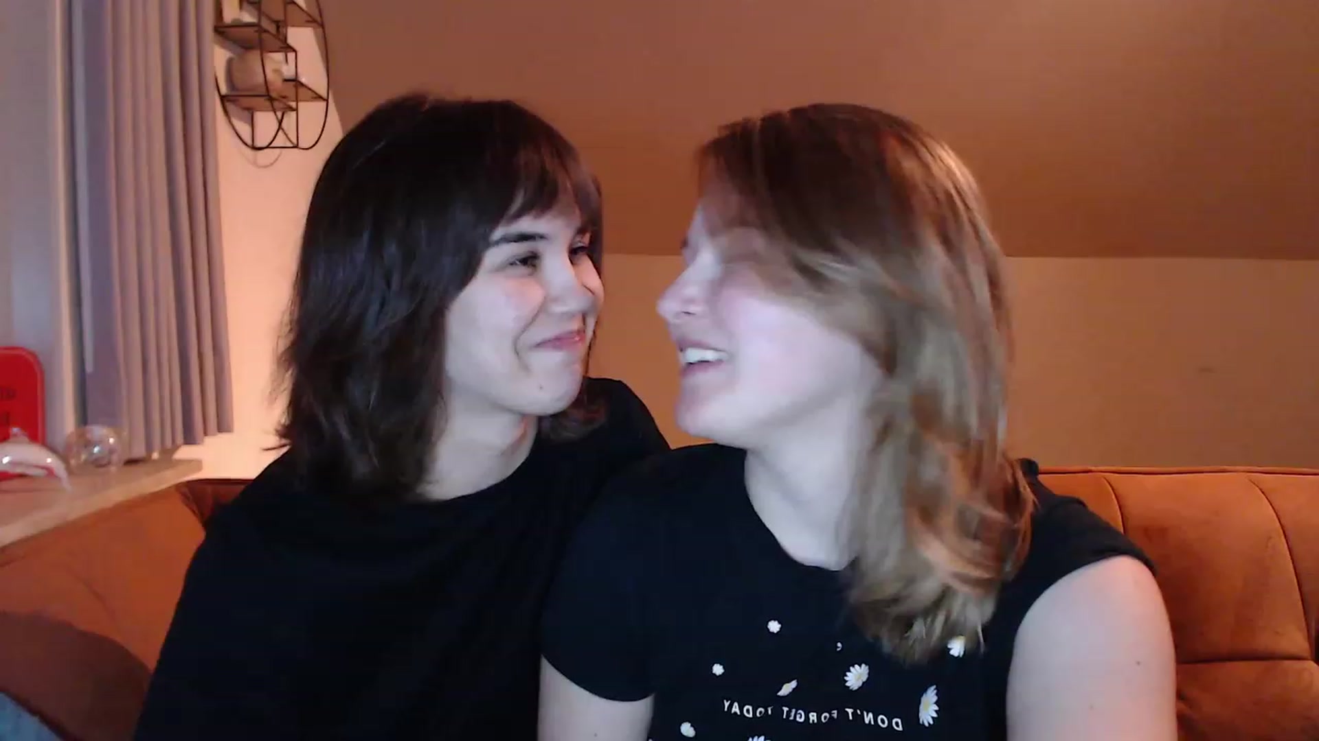 Gallery image thumbnail from SoftArt's myfreecams stream on, 01/26/2024, 20:18 image 6 of 20