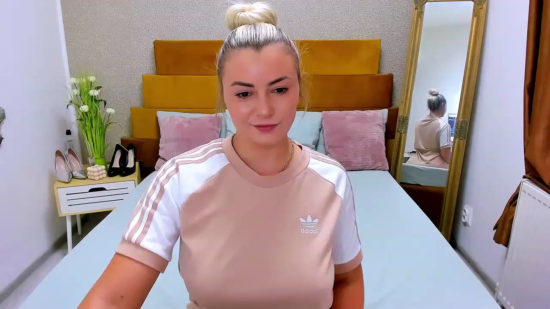 Gallery image thumbnail from SoftPleasurex's myfreecams stream on, 07/14/2023, 08:50 image 2 of 20