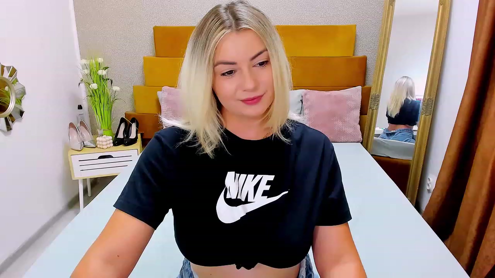 Gallery image thumbnail from SoftPleasurex's myfreecams stream on, 07/18/2023, 09:18 image 6 of 20