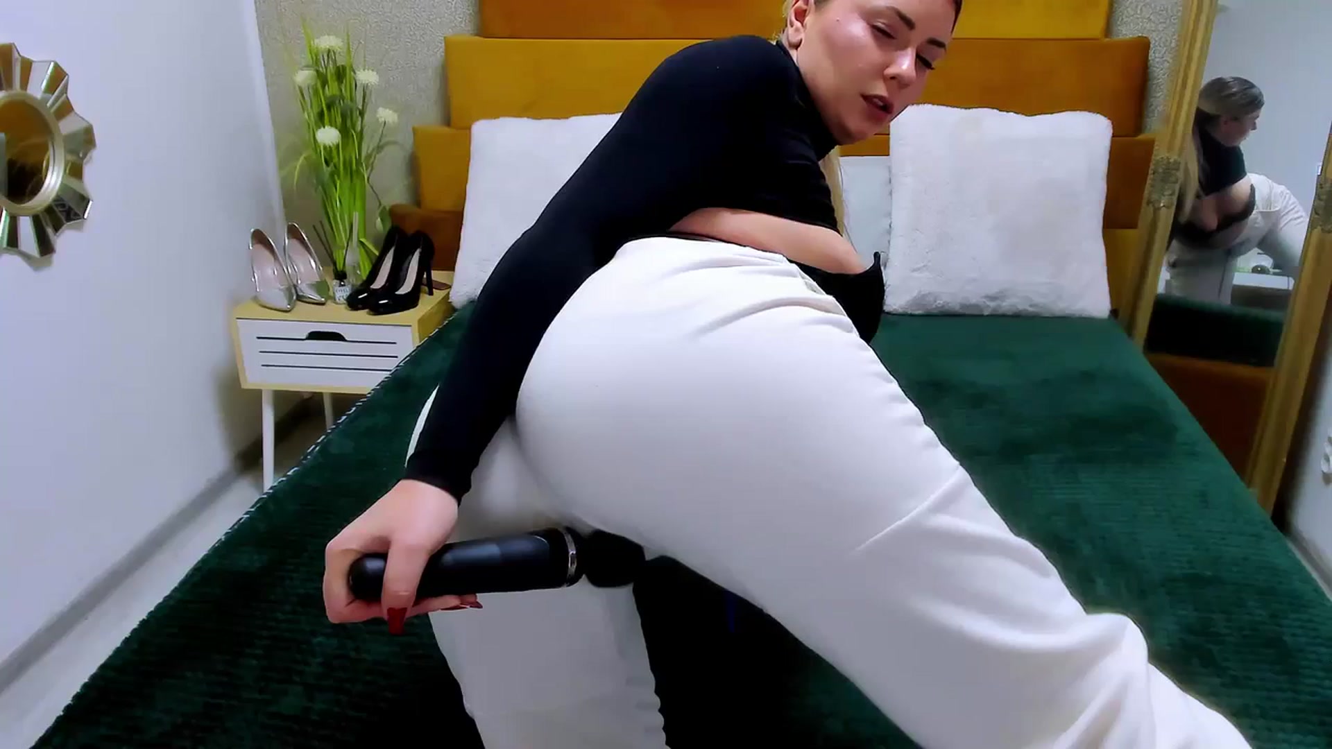 Gallery image thumbnail from SoftPleasurex's myfreecams stream on, 12/21/2023, 10:43 image 7 of 20