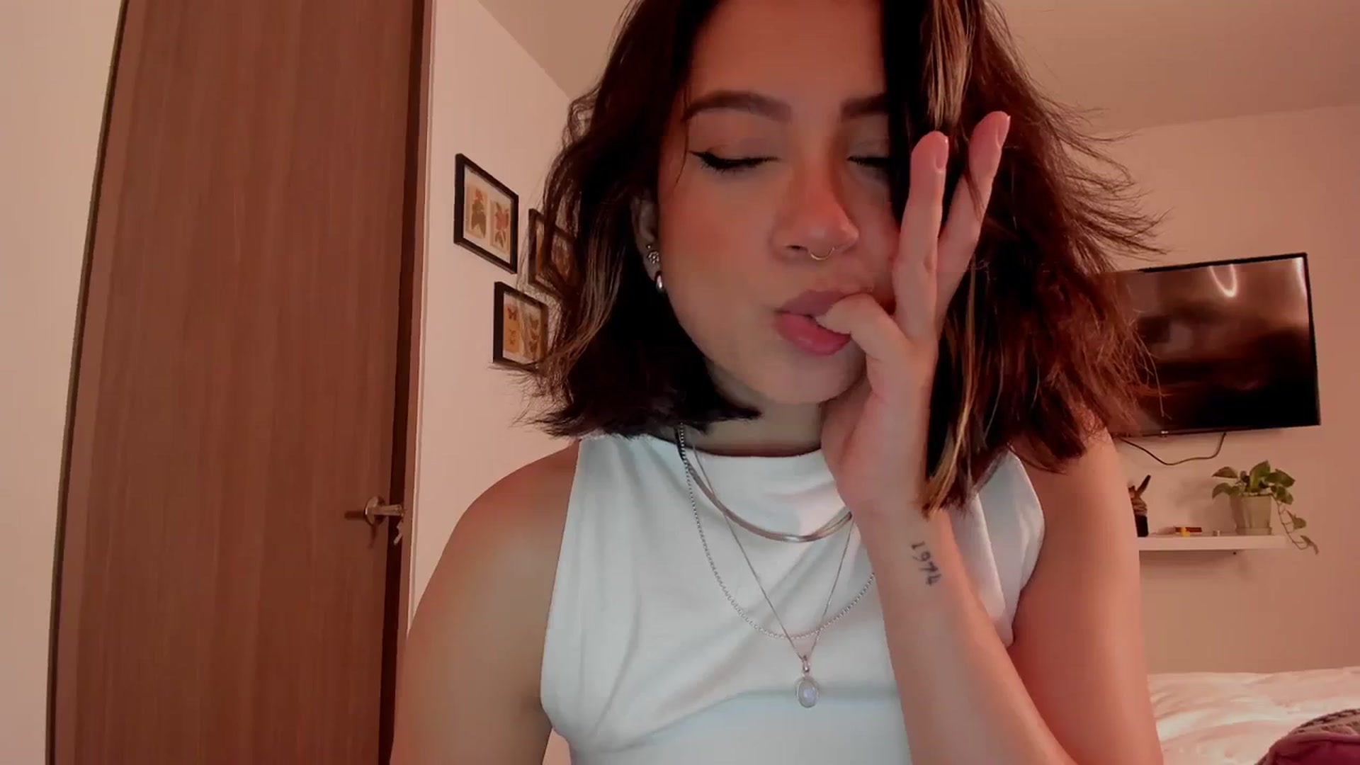 Gallery image thumbnail from Soft_Birthday's myfreecams stream on, 09/02/2023, 04:23 image 17 of 20
