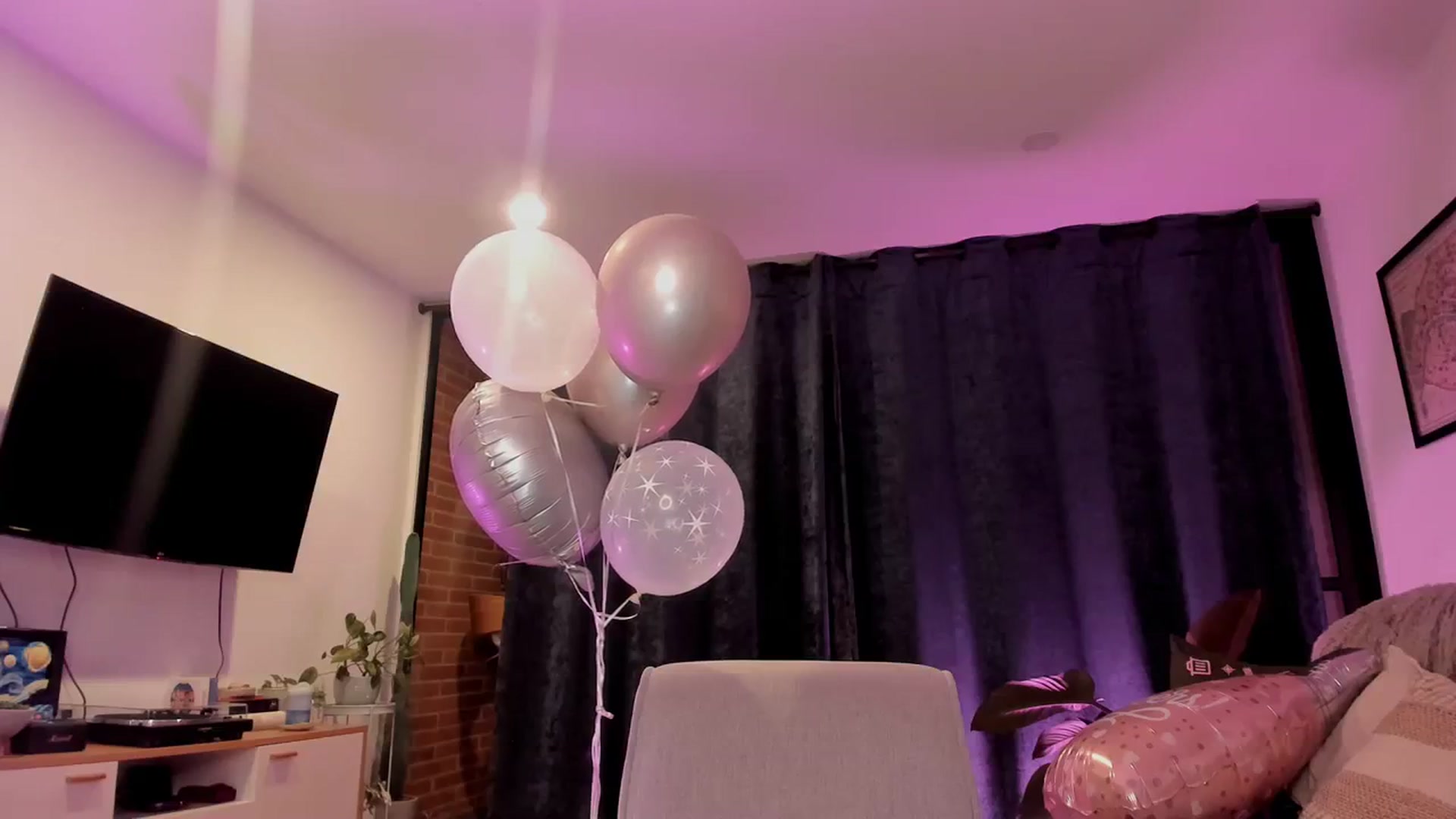 Gallery image thumbnail from Soft_Birthday's myfreecams stream on, 09/16/2023, 02:27 image 14 of 20