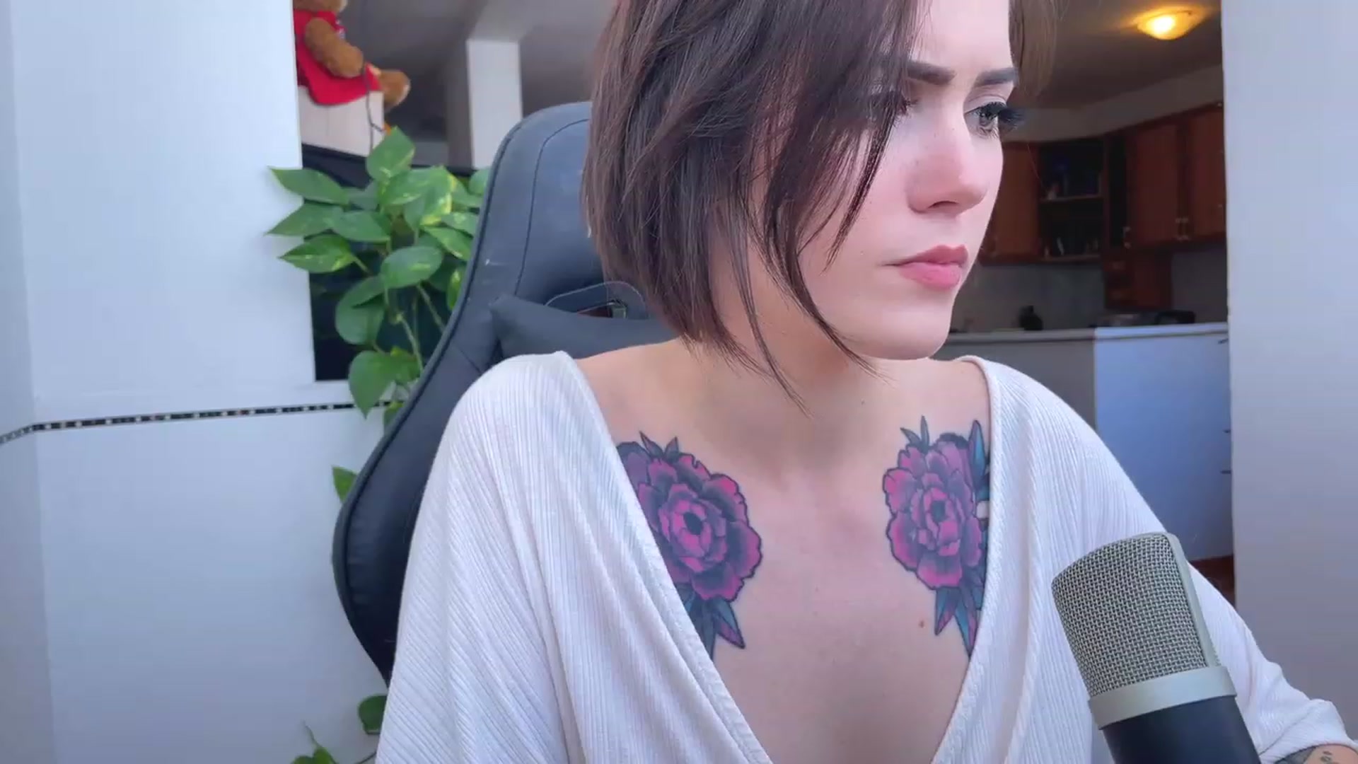 Gallery image thumbnail from Soft_purr's myfreecams stream on, 04/30/2023, 11:31 image 9 of 20