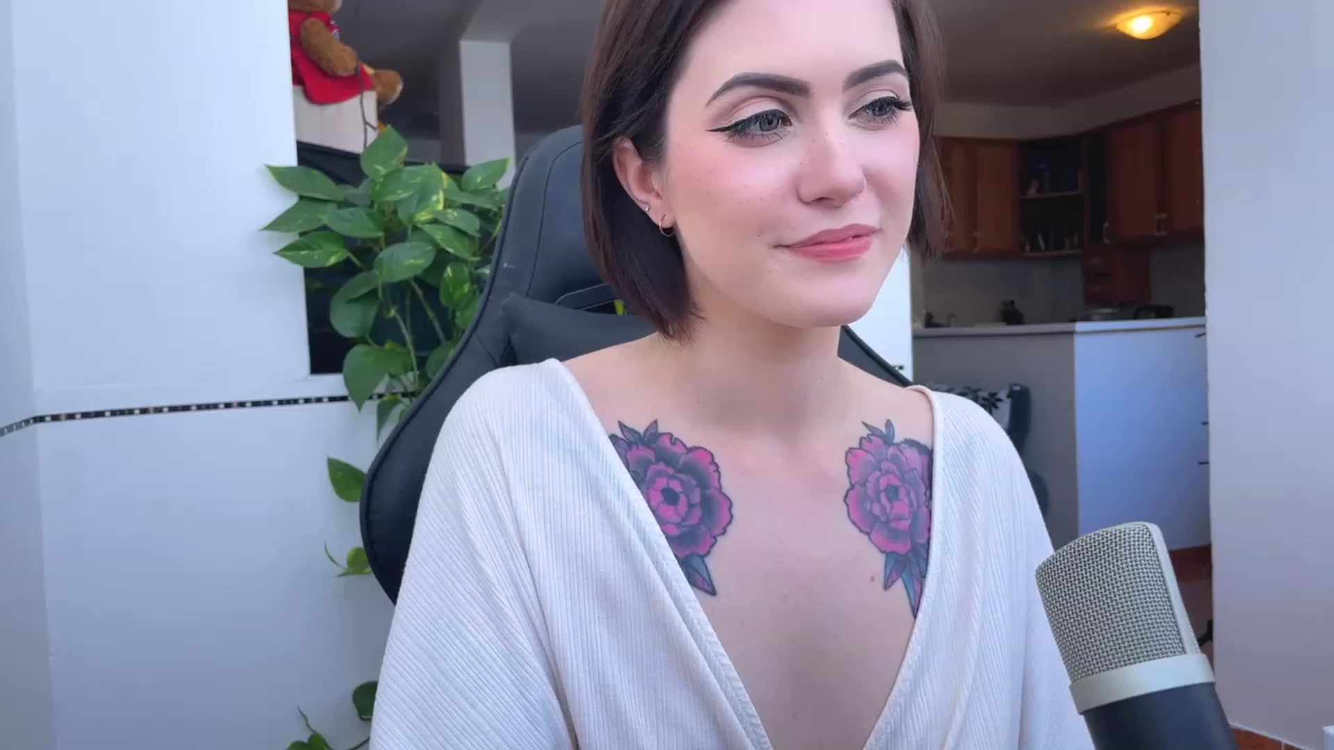 Gallery image thumbnail from Soft_purr's myfreecams stream on, 04/30/2023, 11:31 image 17 of 20