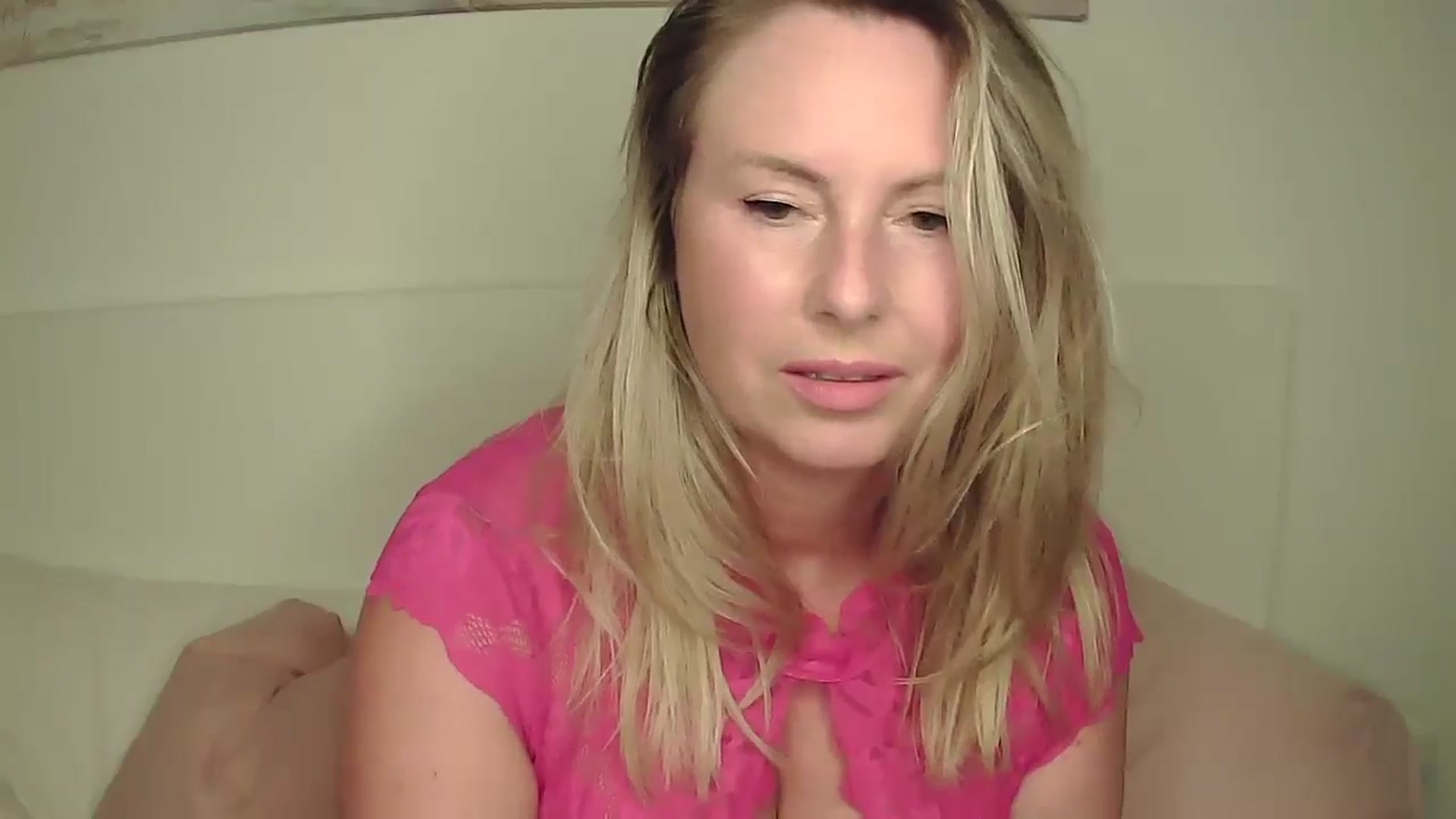 Gallery image thumbnail from SoftlyKatie's myfreecams stream on, 06/27/2025, 21:28 image 4 of 20