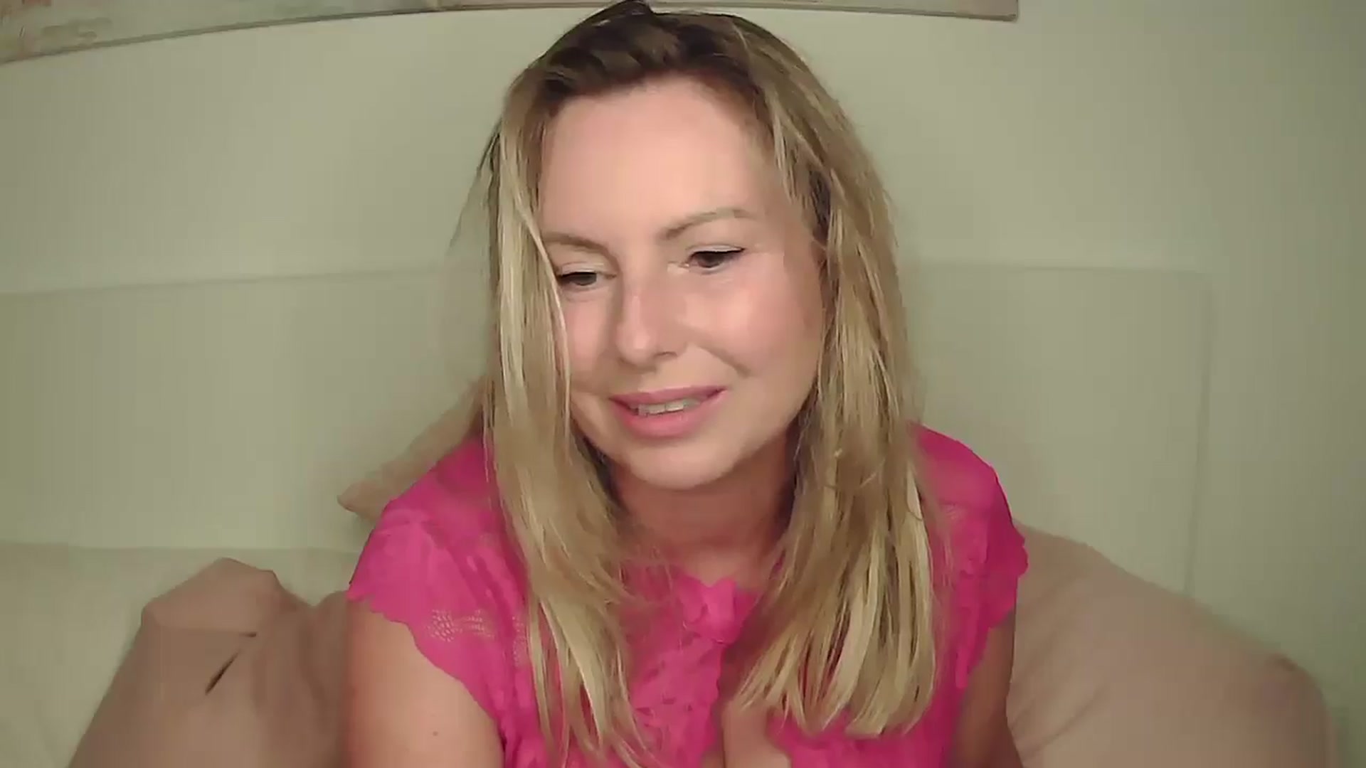 Gallery image thumbnail from SoftlyKatie's myfreecams stream on, 06/27/2025, 21:28 image 11 of 20
