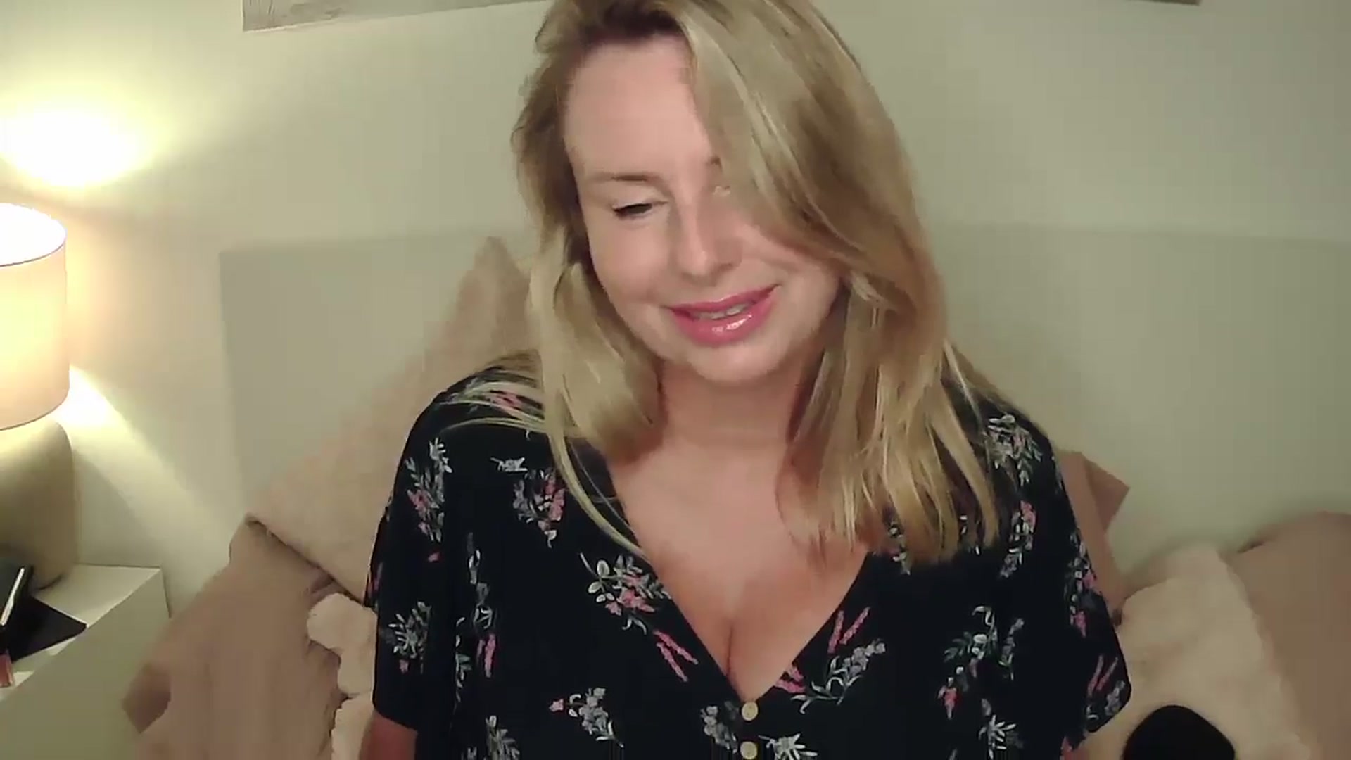 Gallery image thumbnail from SoftlyKatie's myfreecams stream on, 07/31/2025, 21:13 image 19 of 20
