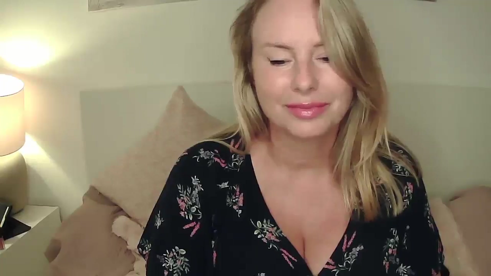 Gallery image thumbnail from SoftlyKatie's myfreecams stream on, 07/31/2025, 21:13 image 15 of 20