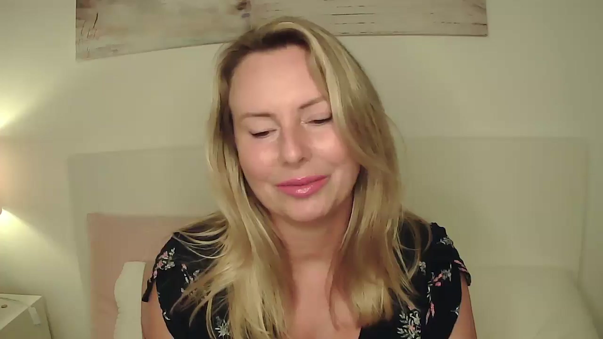 Gallery image thumbnail from SoftlyKatie's myfreecams stream on, 08/07/2025, 20:51 image 9 of 20