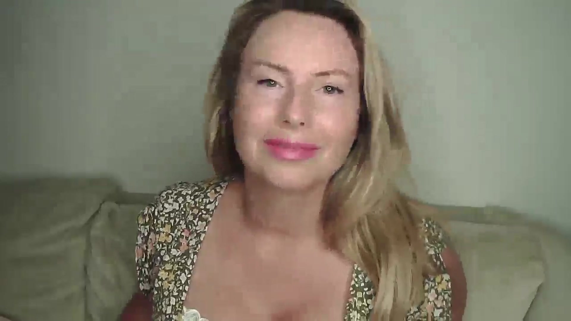 Gallery image thumbnail from SoftlyKatie's myfreecams stream on, 09/07/2025, 22:31 image 5 of 20