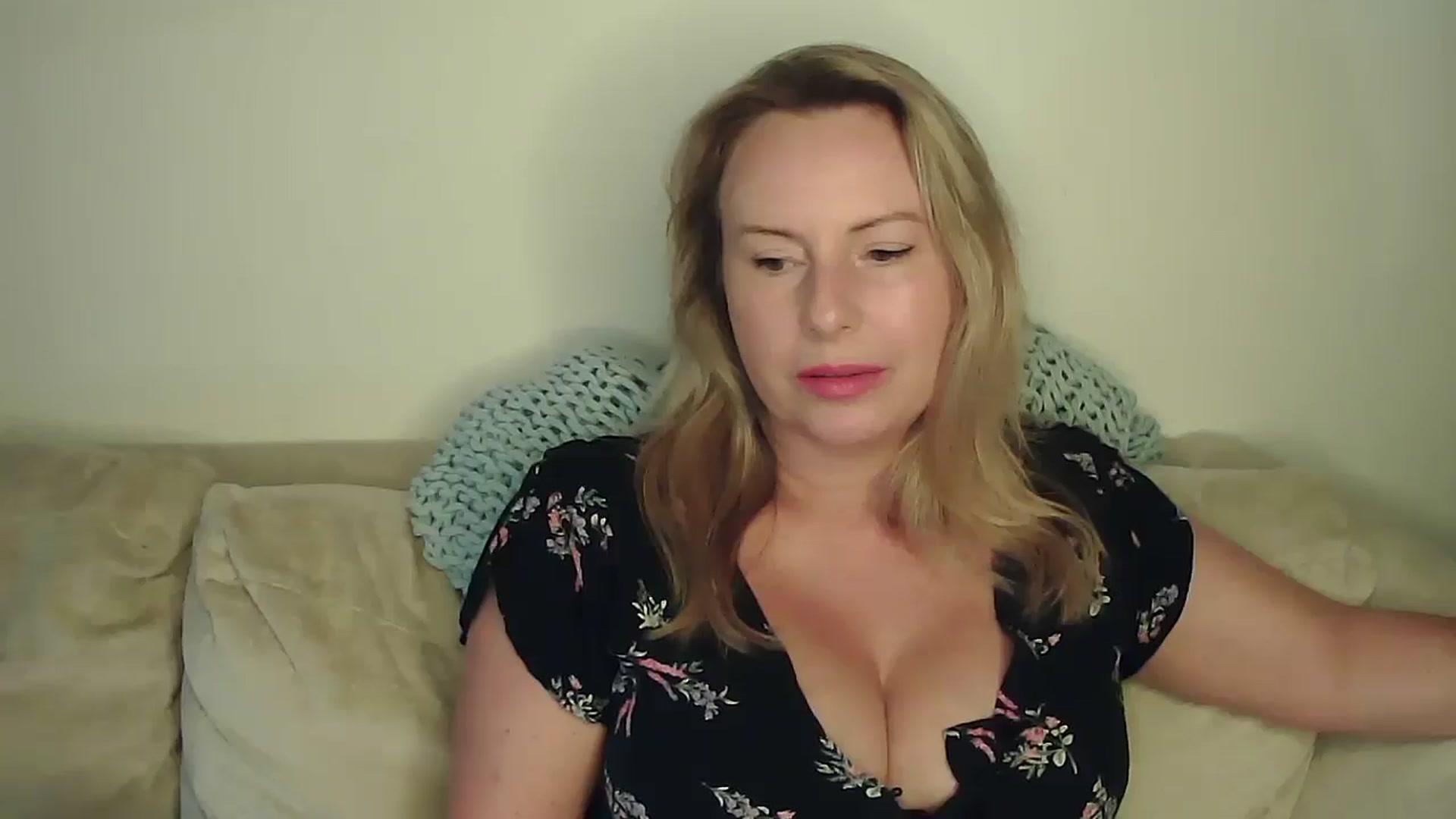 Gallery image thumbnail from SoftlyKatie's myfreecams stream on, 09/09/2025, 11:14 image 9 of 20